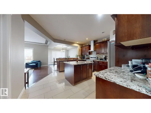 1232 CUNNINGHAM DR, Edmonton 5