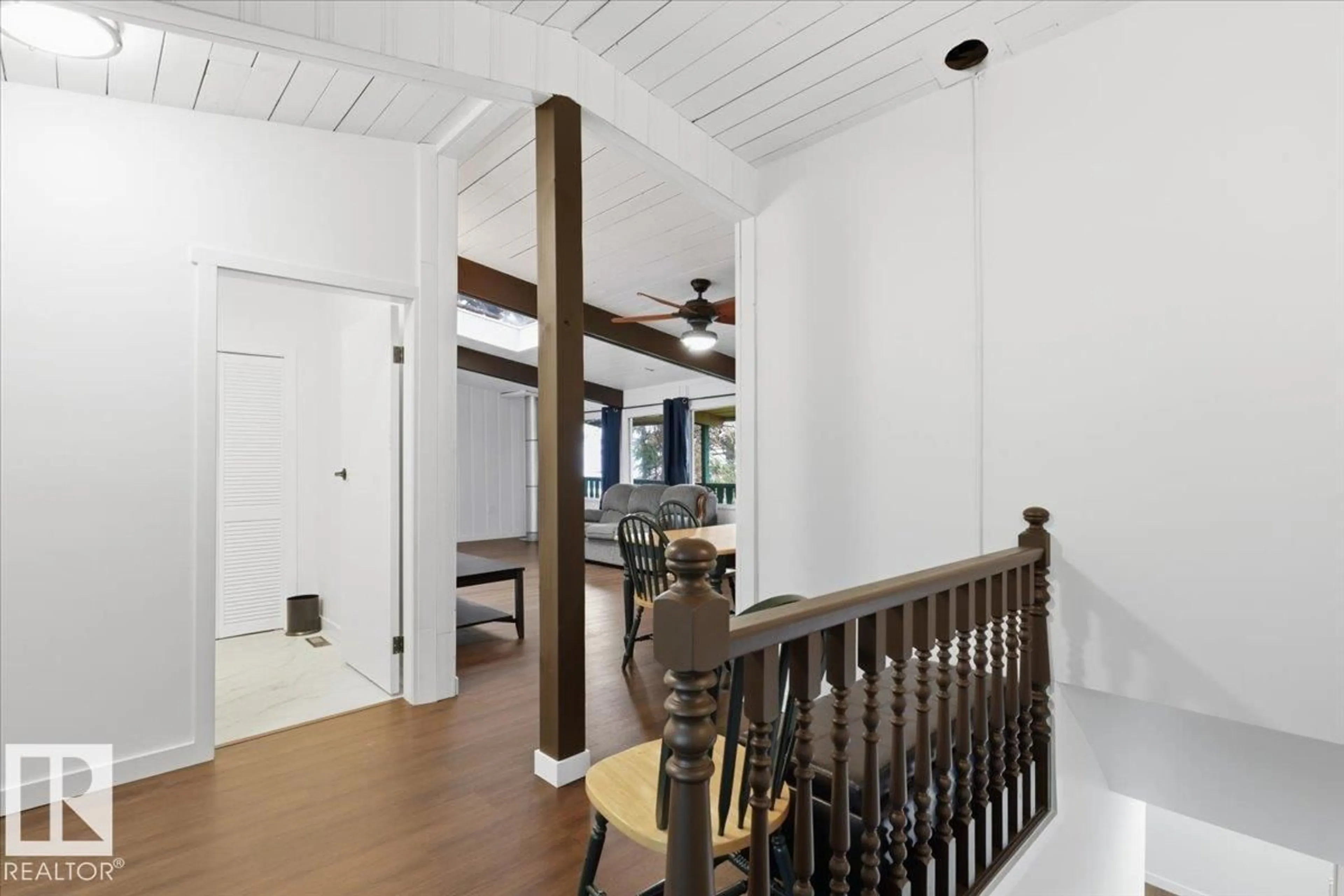 Indoor foyer for 62 462026 RGE ROAD 10, Rural Wetaskiwin County Alberta T0C2V0