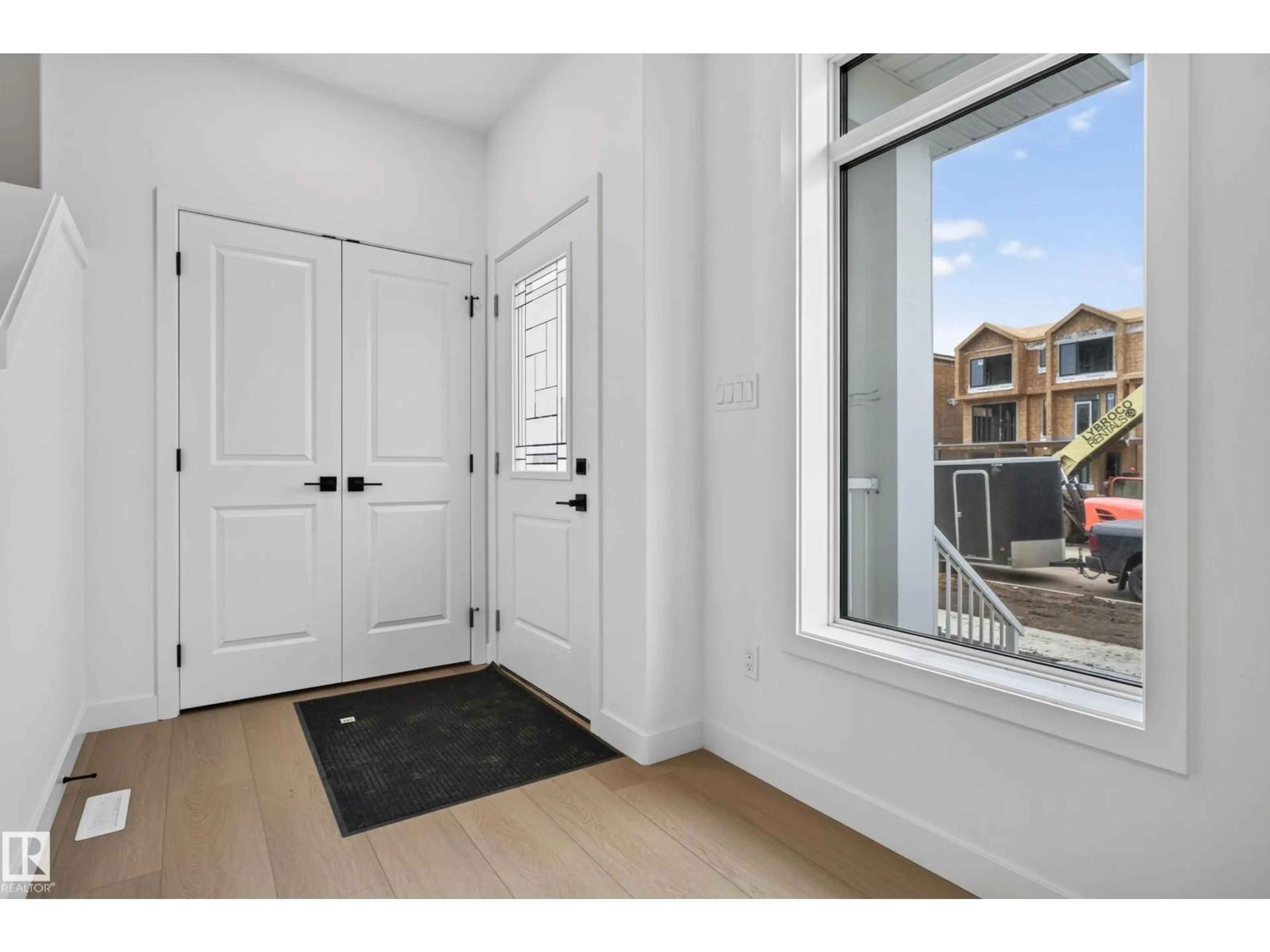 Indoor entryway for 115 WESTWIND DR, Spruce Grove Alberta T7X4T9