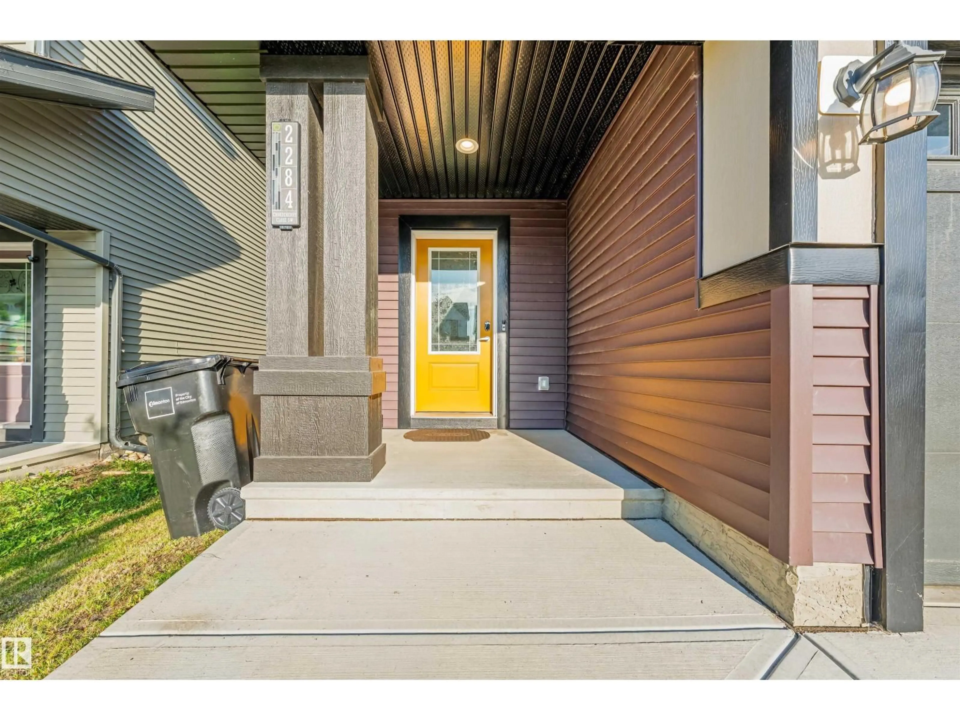 Indoor entryway for 2284 CHOKECHERRY CL, Edmonton Alberta T6X2M6