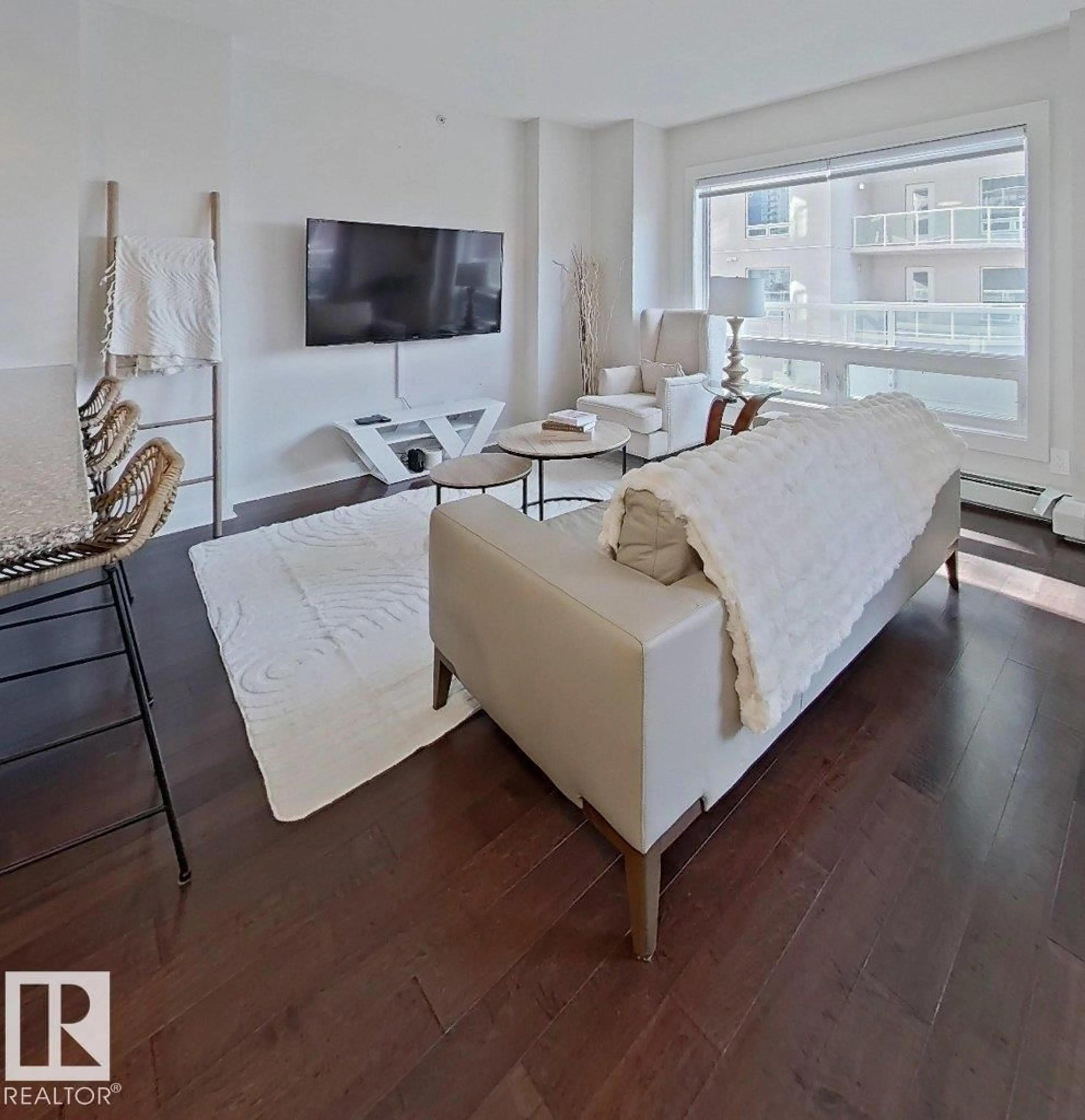Living room with furniture, unknown for 605 - 10152 104 ST NW, Edmonton Alberta T5J0B6