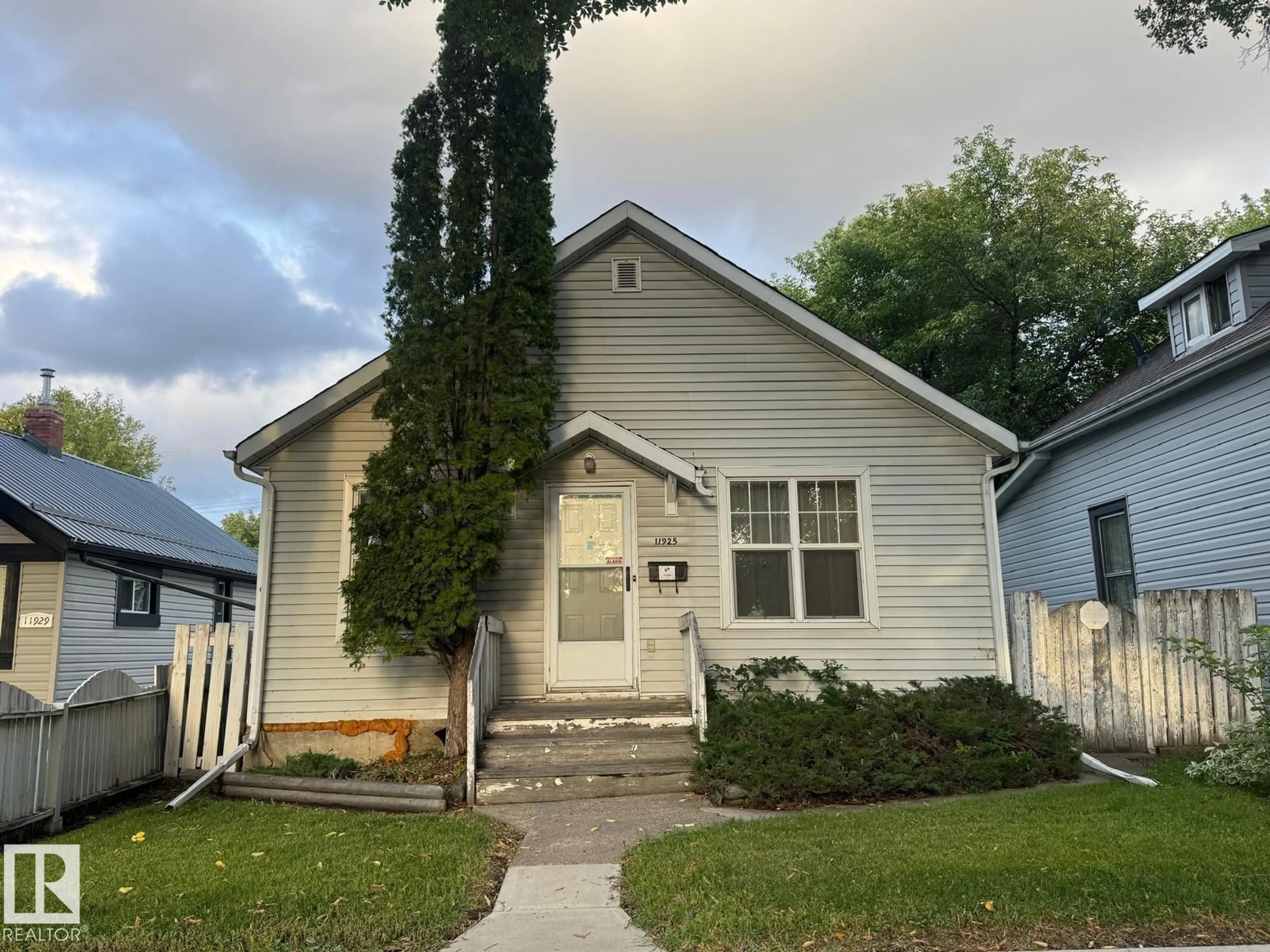 Home with vinyl exterior material, street for NW - 11925 77 ST, Edmonton Alberta T5B2G5