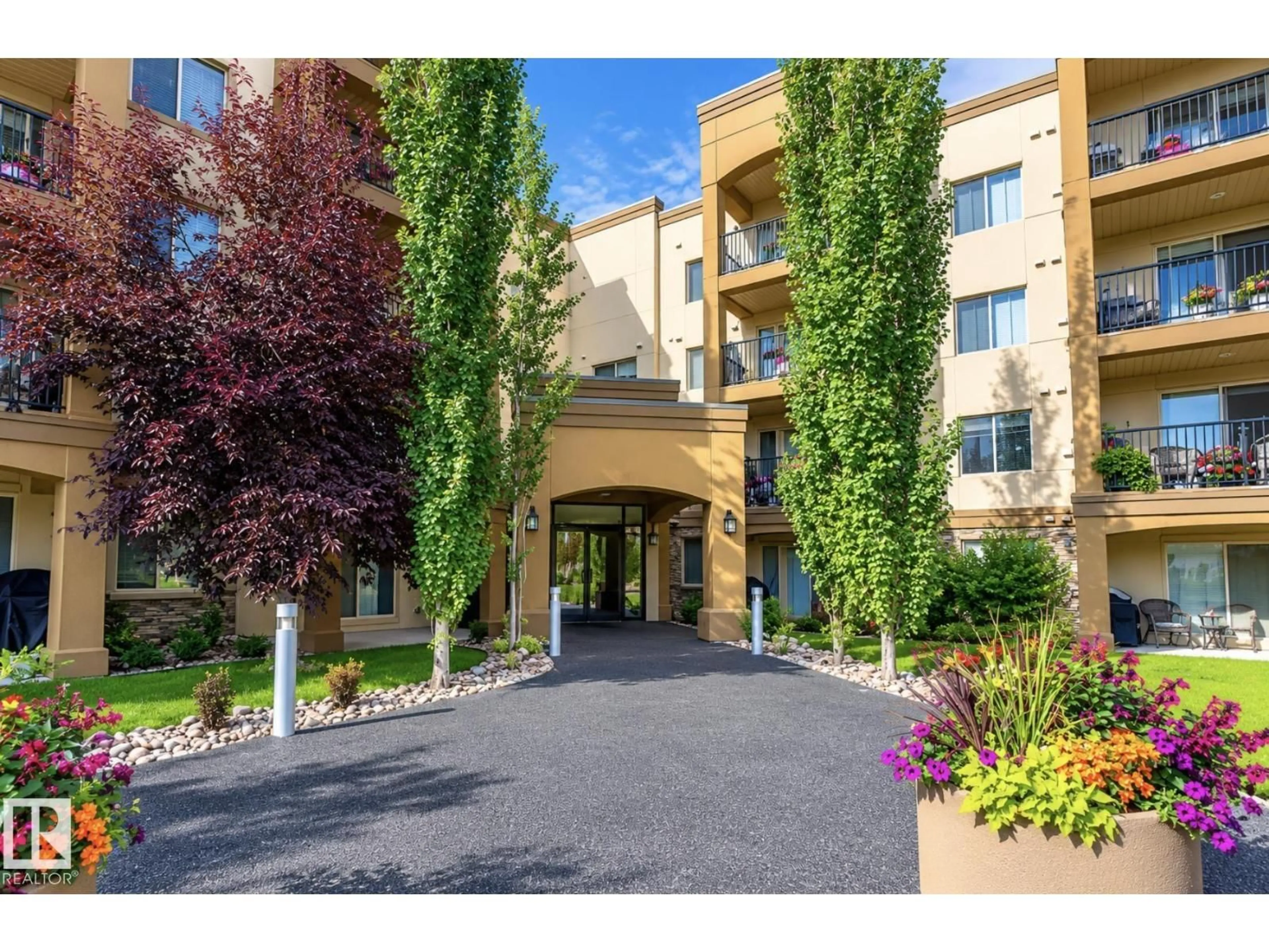 Indoor foyer for 400 - 328 PALISADES WY, Sherwood Park Alberta T8H0H4