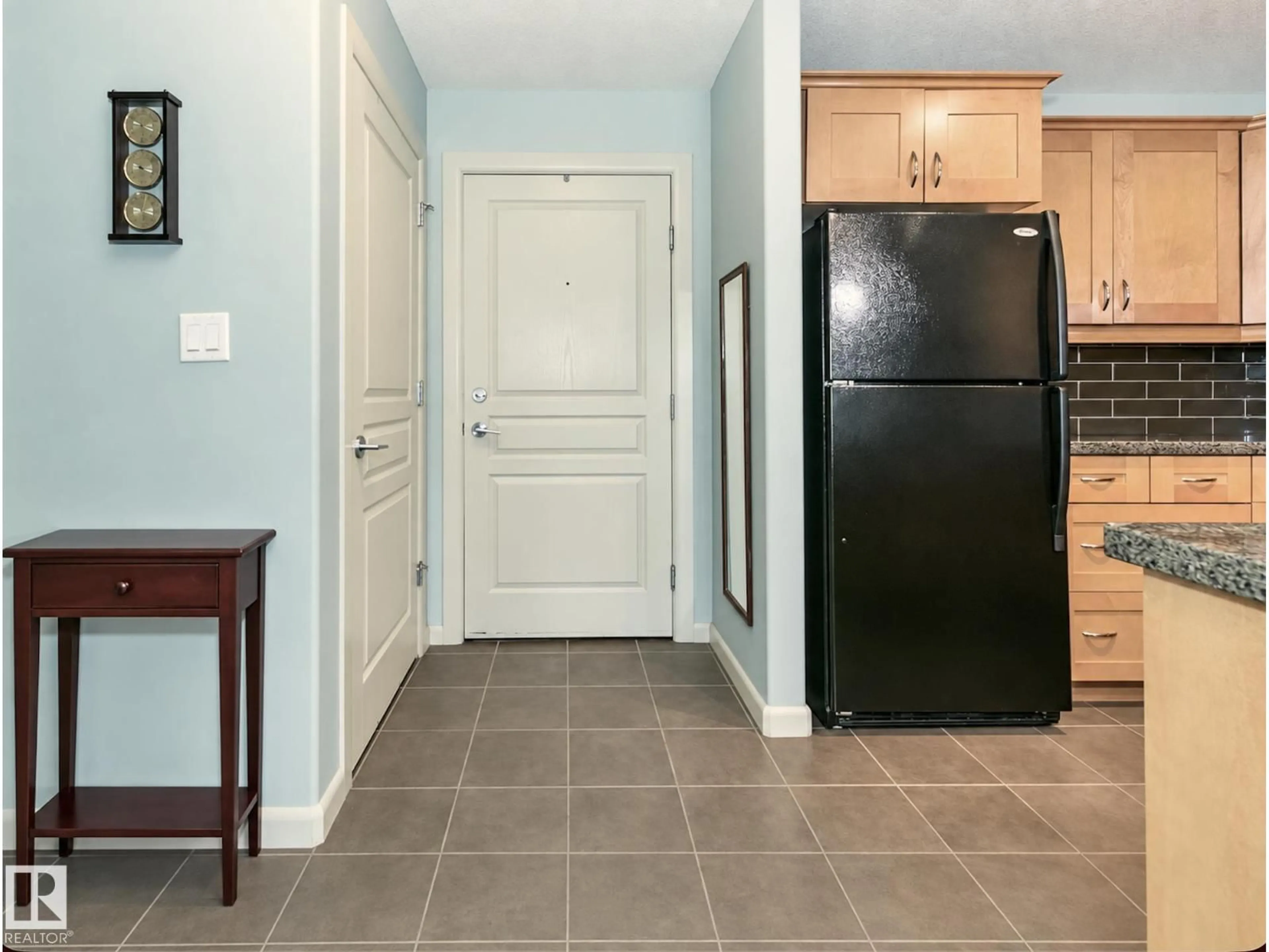 Indoor entryway for 400 - 328 PALISADES WY, Sherwood Park Alberta T8H0H4