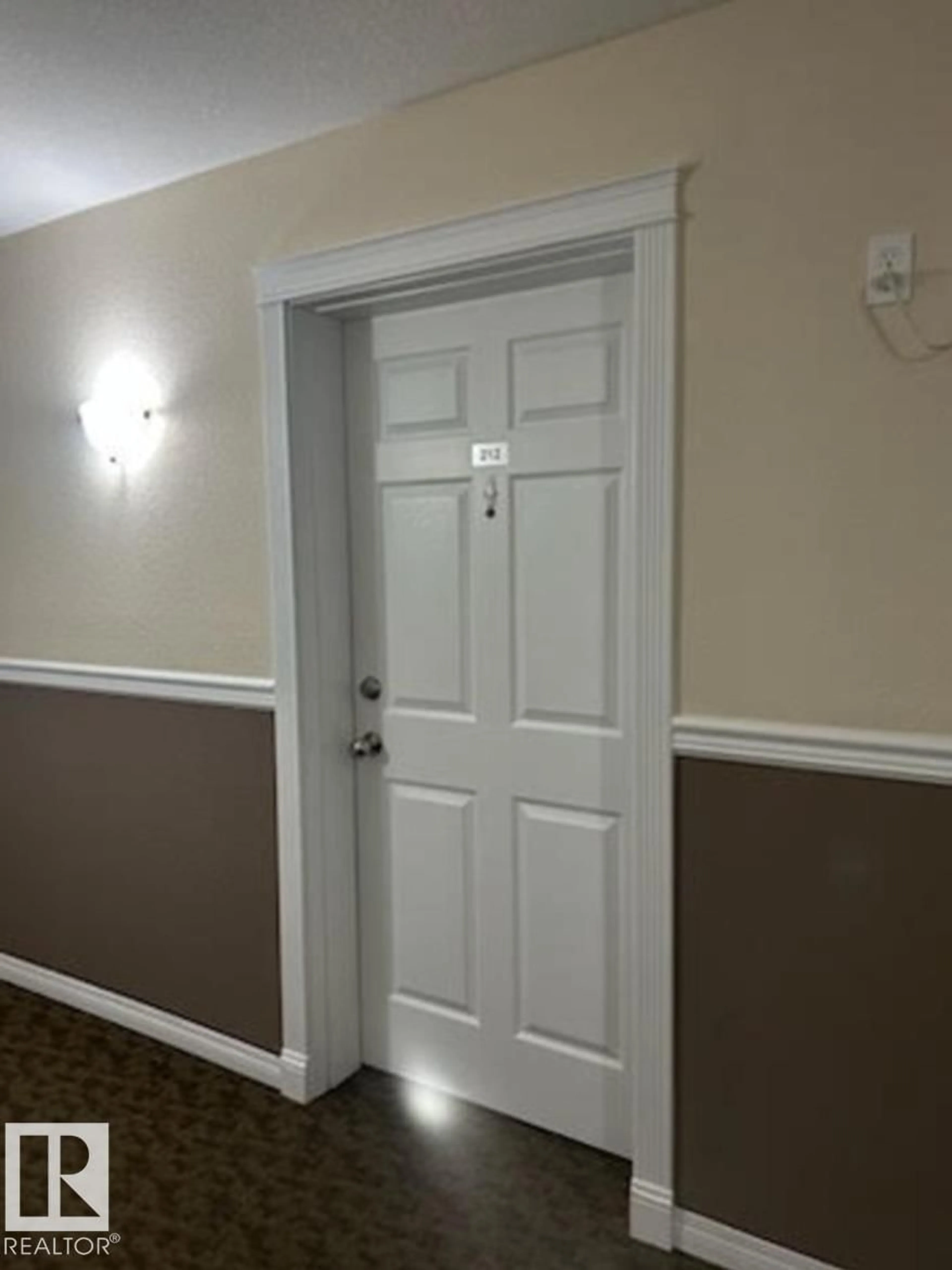 Indoor foyer for 212 - 4309 33 ST, Stony Plain Alberta T7Z0C4