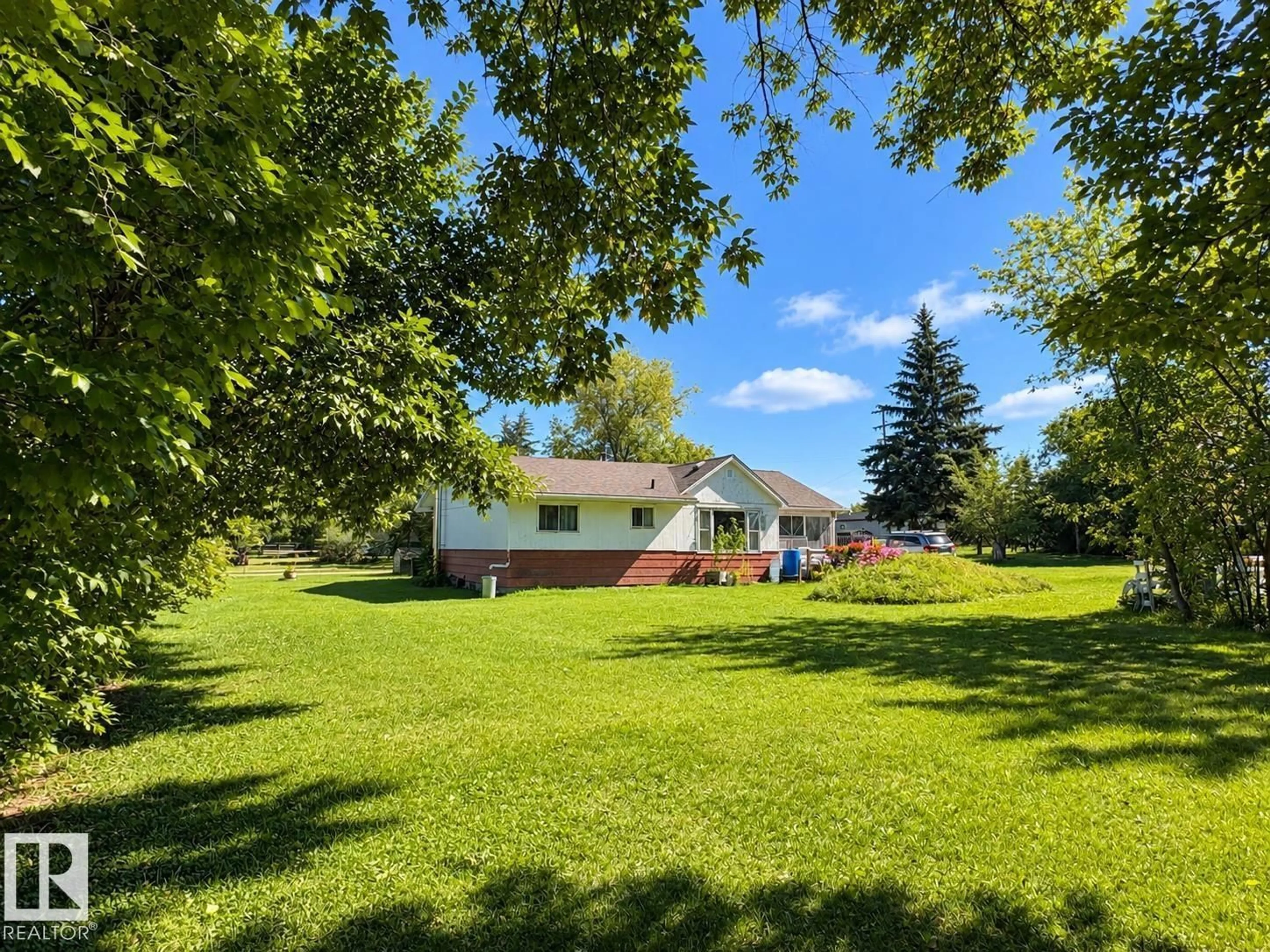 A pic from outside/outdoor area/front of a property/back of a property/a pic from drone, unknown for 5009 51 ST, Ardmore Alberta T0A1H0