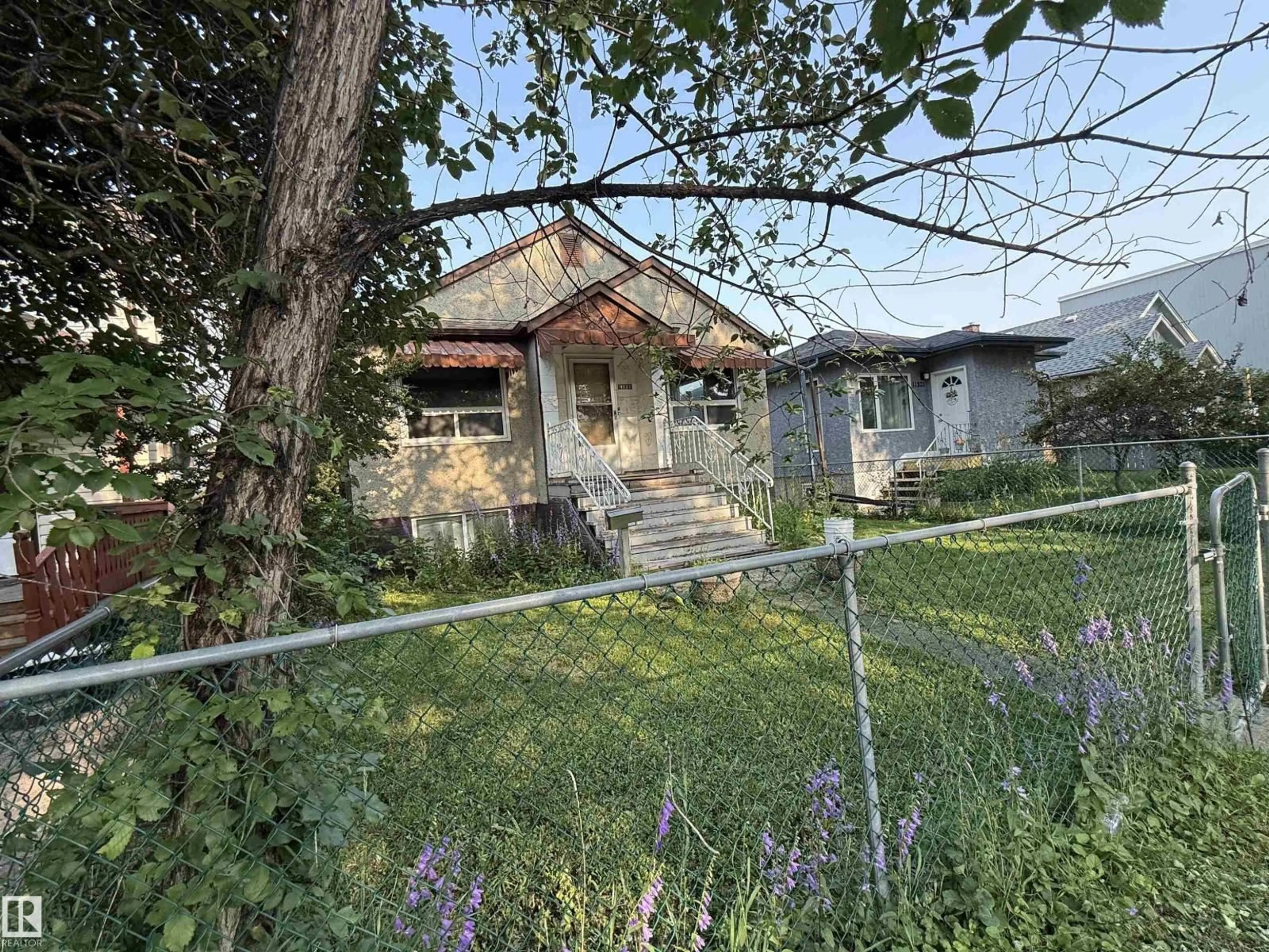 A pic from outside/outdoor area/front of a property/back of a property/a pic from drone, street for 11825 67 ST, Edmonton Alberta T5B1L9