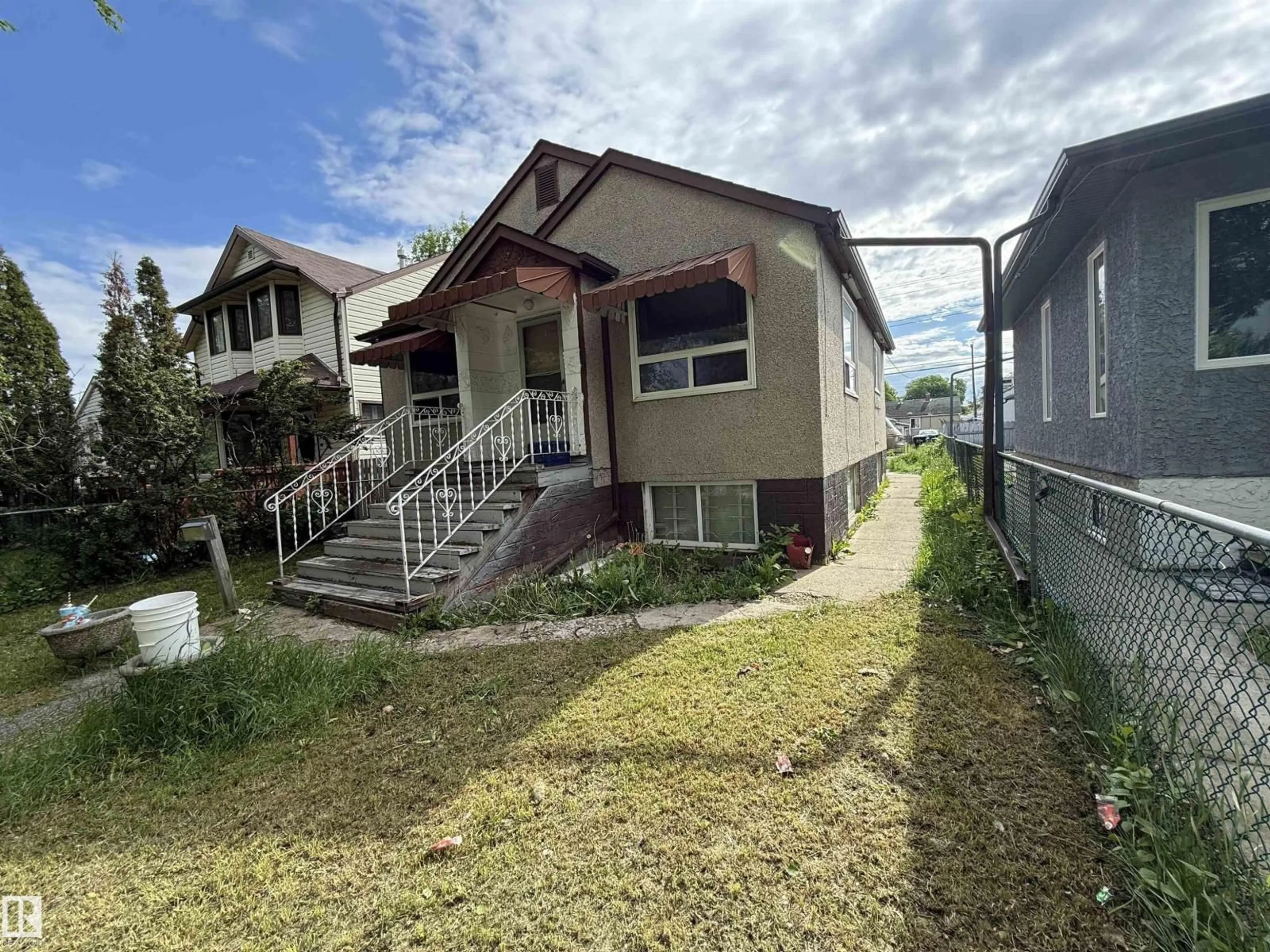 Unknown for 11825 67 ST, Edmonton Alberta T5B1L9