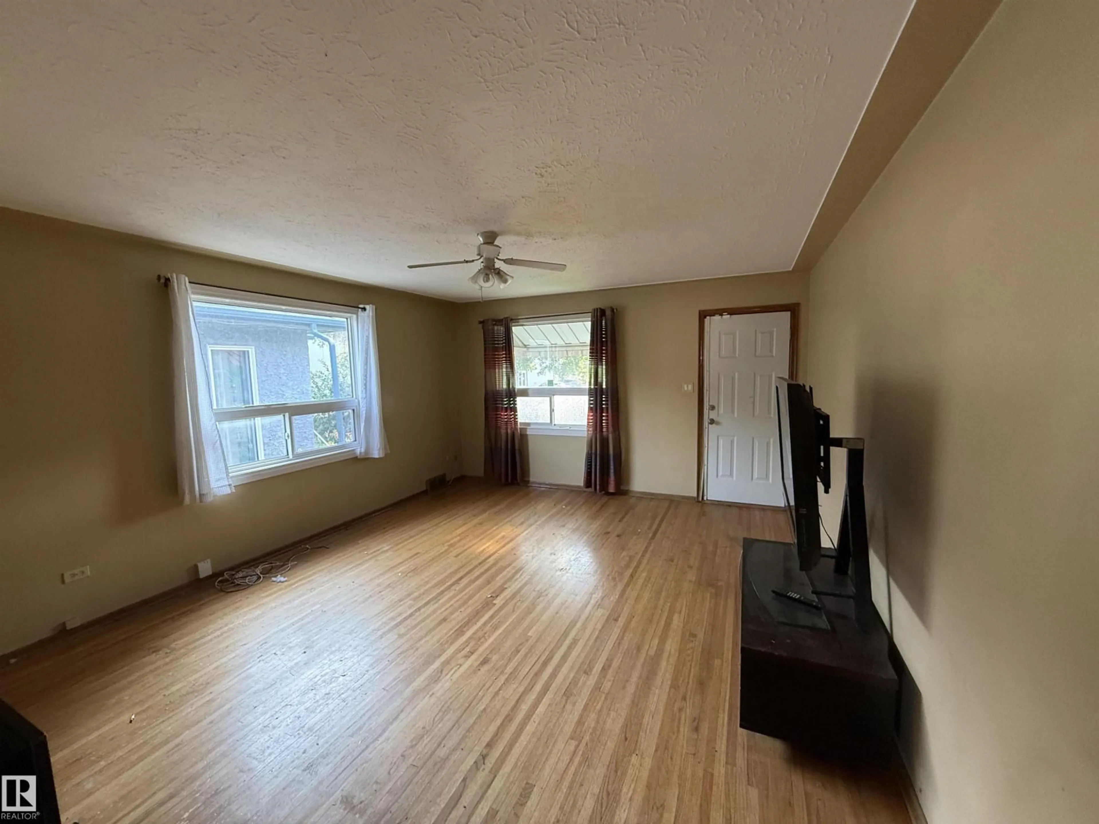 A pic of a room for 11825 67 ST, Edmonton Alberta T5B1L9