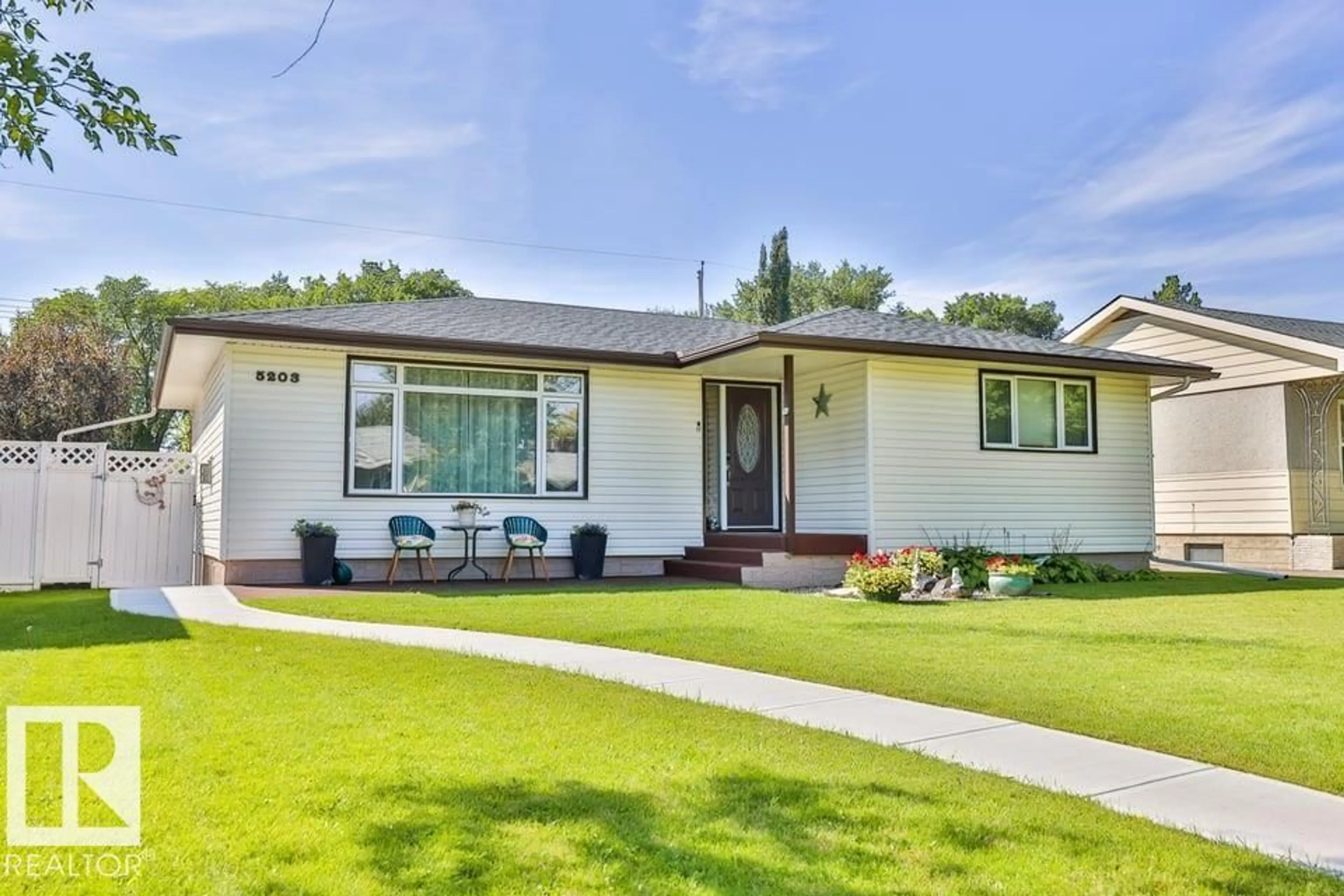 Home with vinyl exterior material, street for 5203 48 AV, Leduc Alberta T9E5E6
