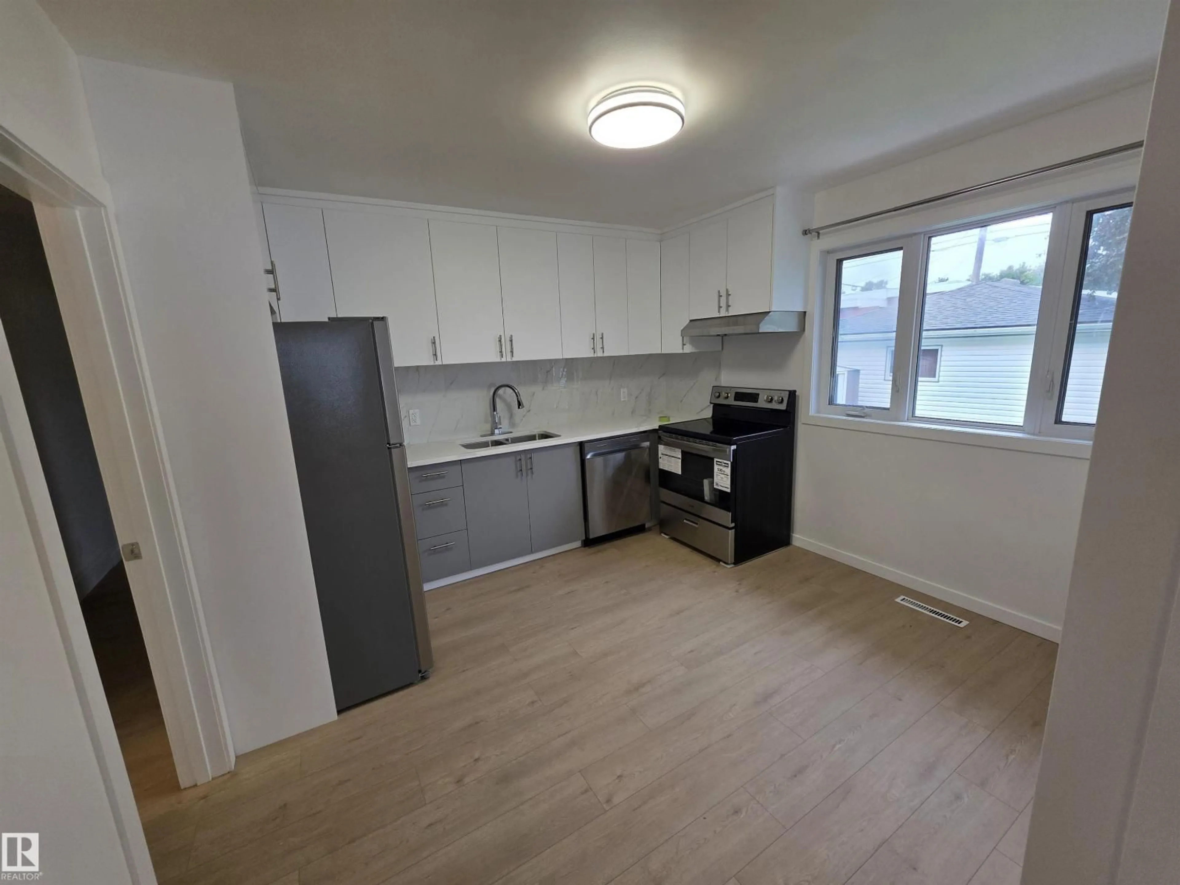 Standard kitchen, unknown for 4021 117 AVE, Edmonton Alberta T5W0Y1