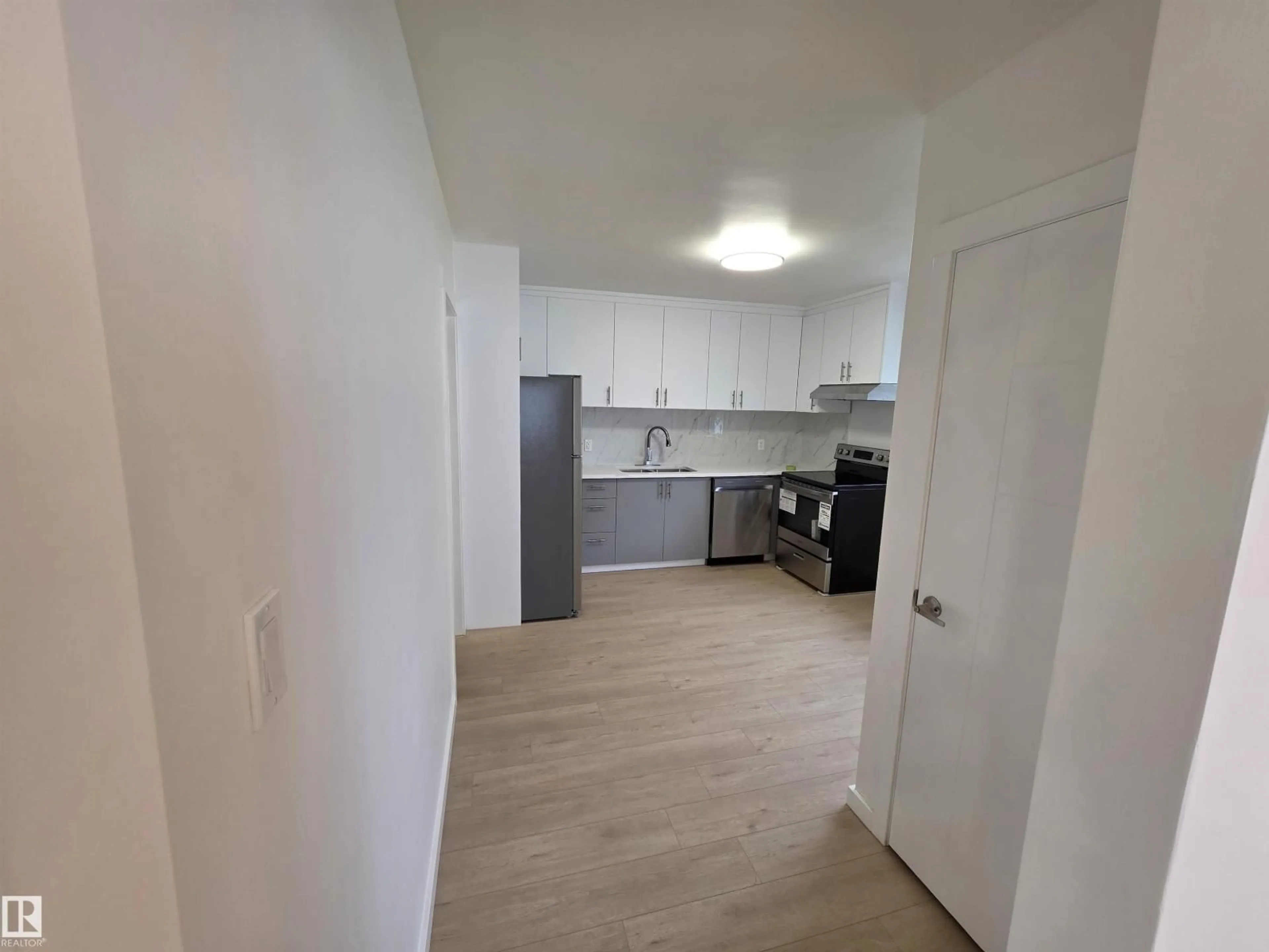 A pic of a room for 4021 117 AVE, Edmonton Alberta T5W0Y1