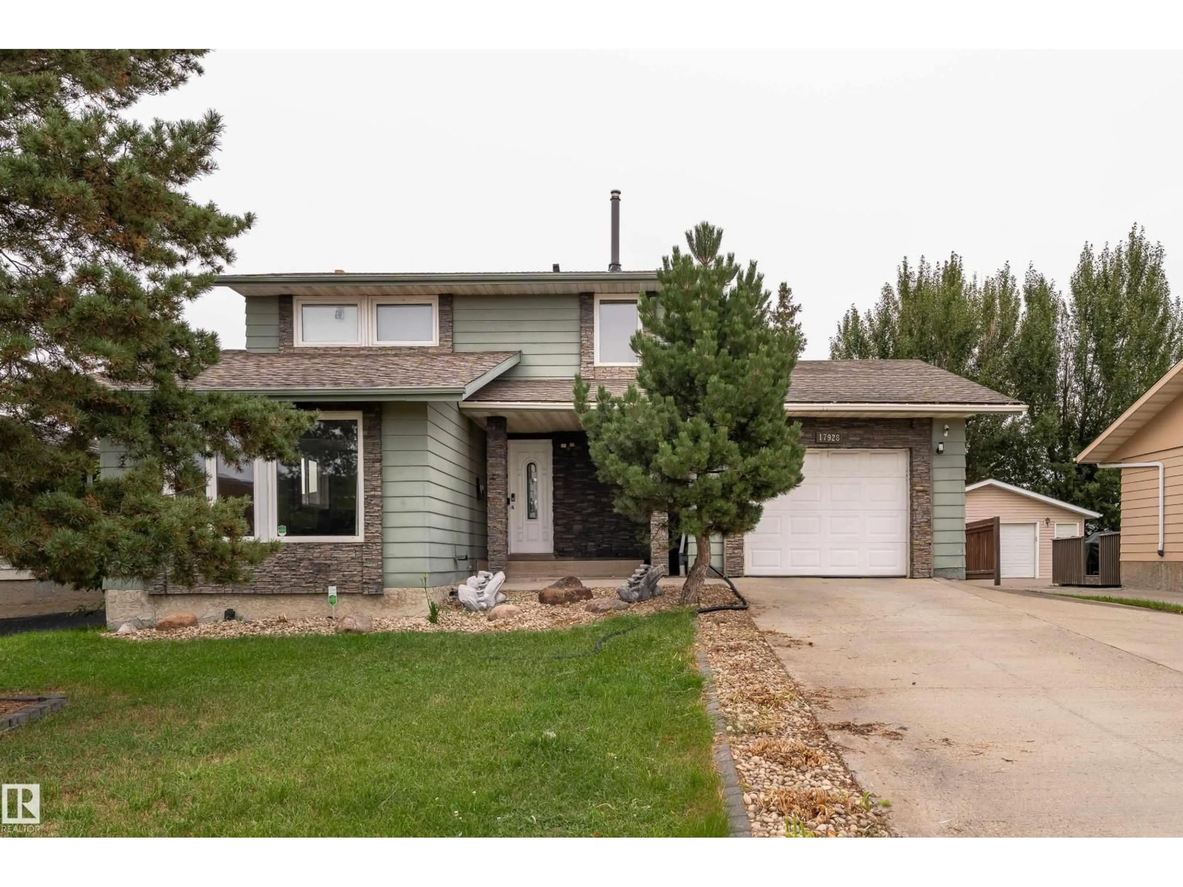 Home with vinyl exterior material, street for 17928 93 AVE, Edmonton Alberta T5T1V6
