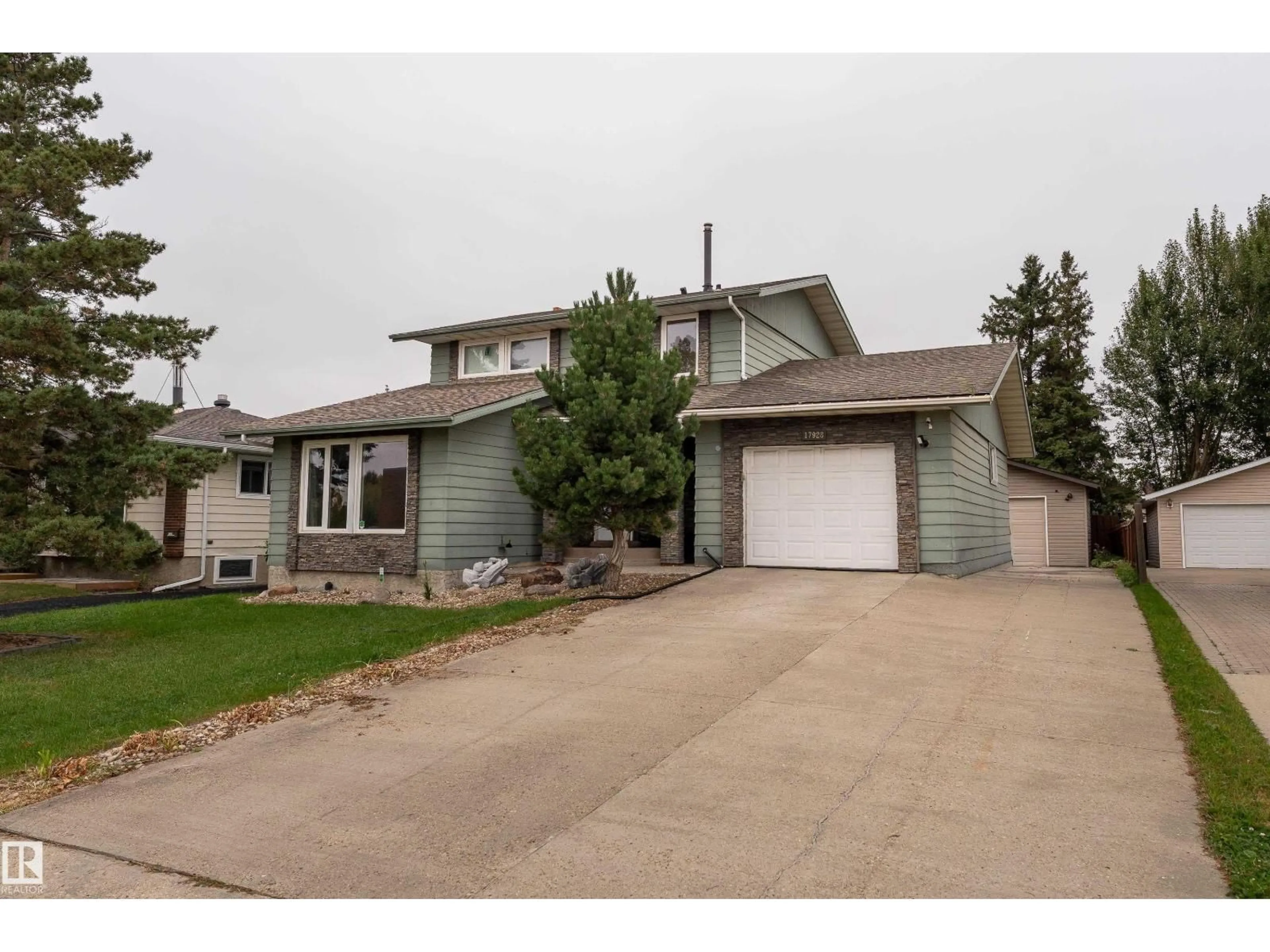 Home with vinyl exterior material, street for 17928 93 AVE, Edmonton Alberta T5T1V6