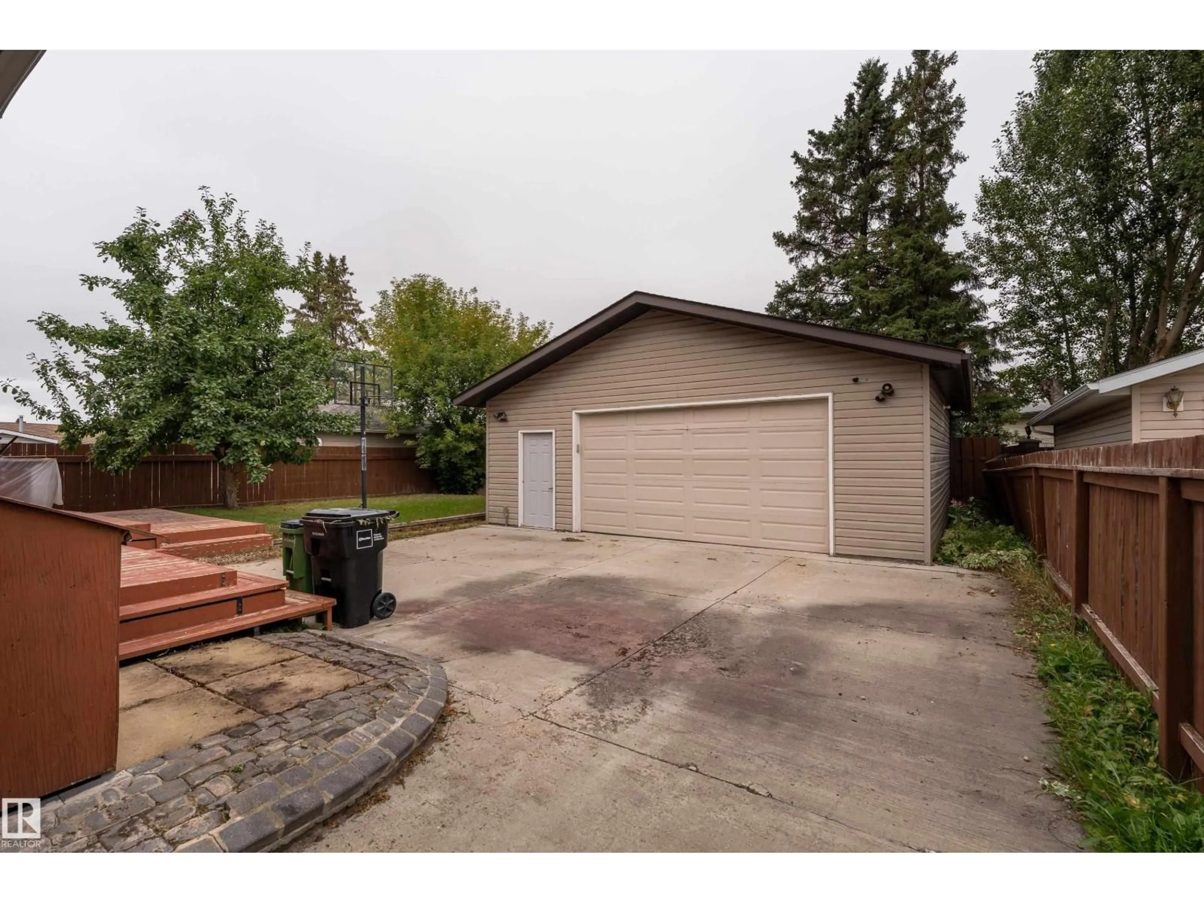 Unknown for 17928 93 AVE, Edmonton Alberta T5T1V6