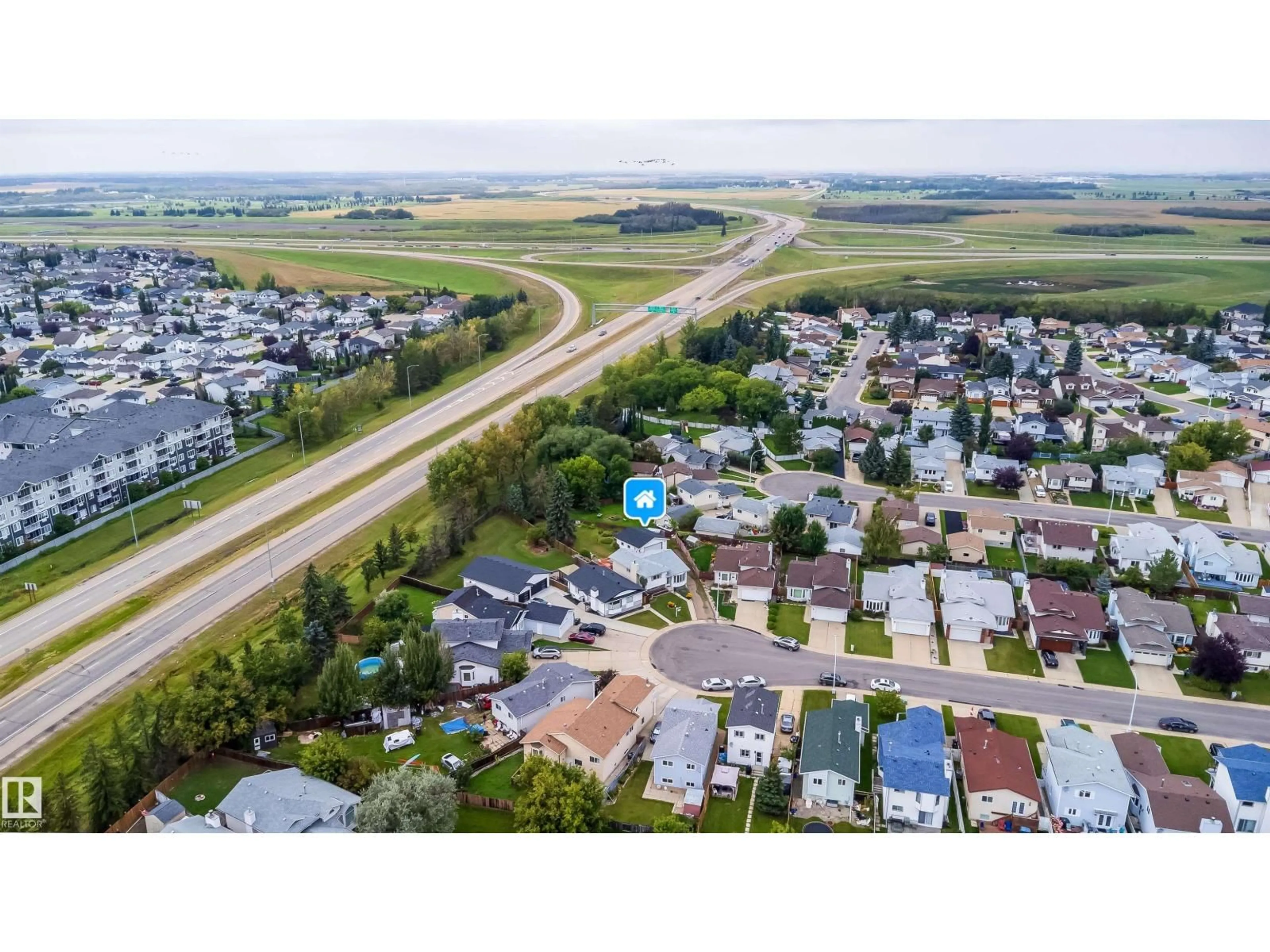 A pic from outside/outdoor area/front of a property/back of a property/a pic from drone, street for NW - 9540 178 AV, Edmonton Alberta T5Z2E4