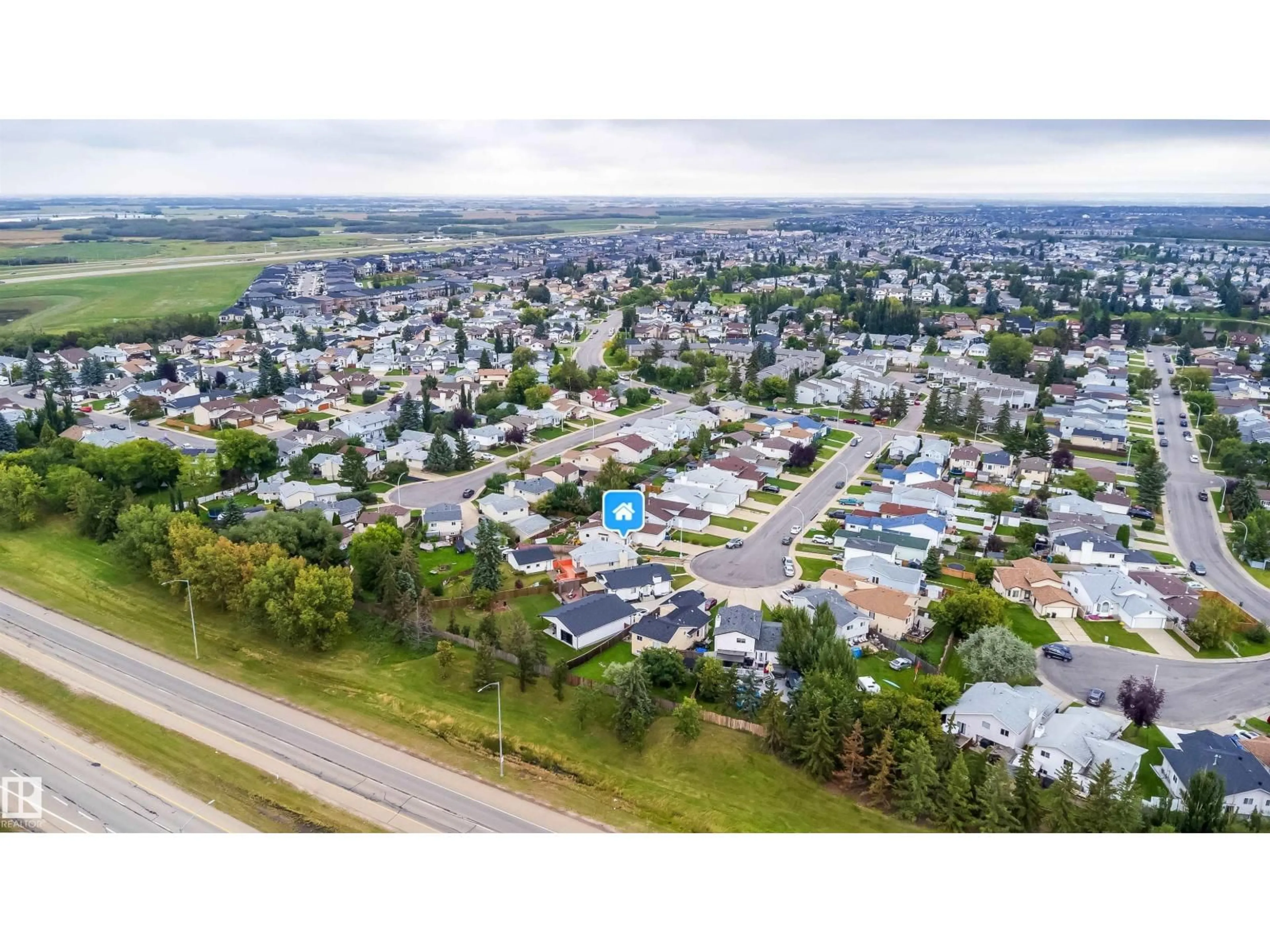 A pic from outside/outdoor area/front of a property/back of a property/a pic from drone, unknown for NW - 9540 178 AV, Edmonton Alberta T5Z2E4