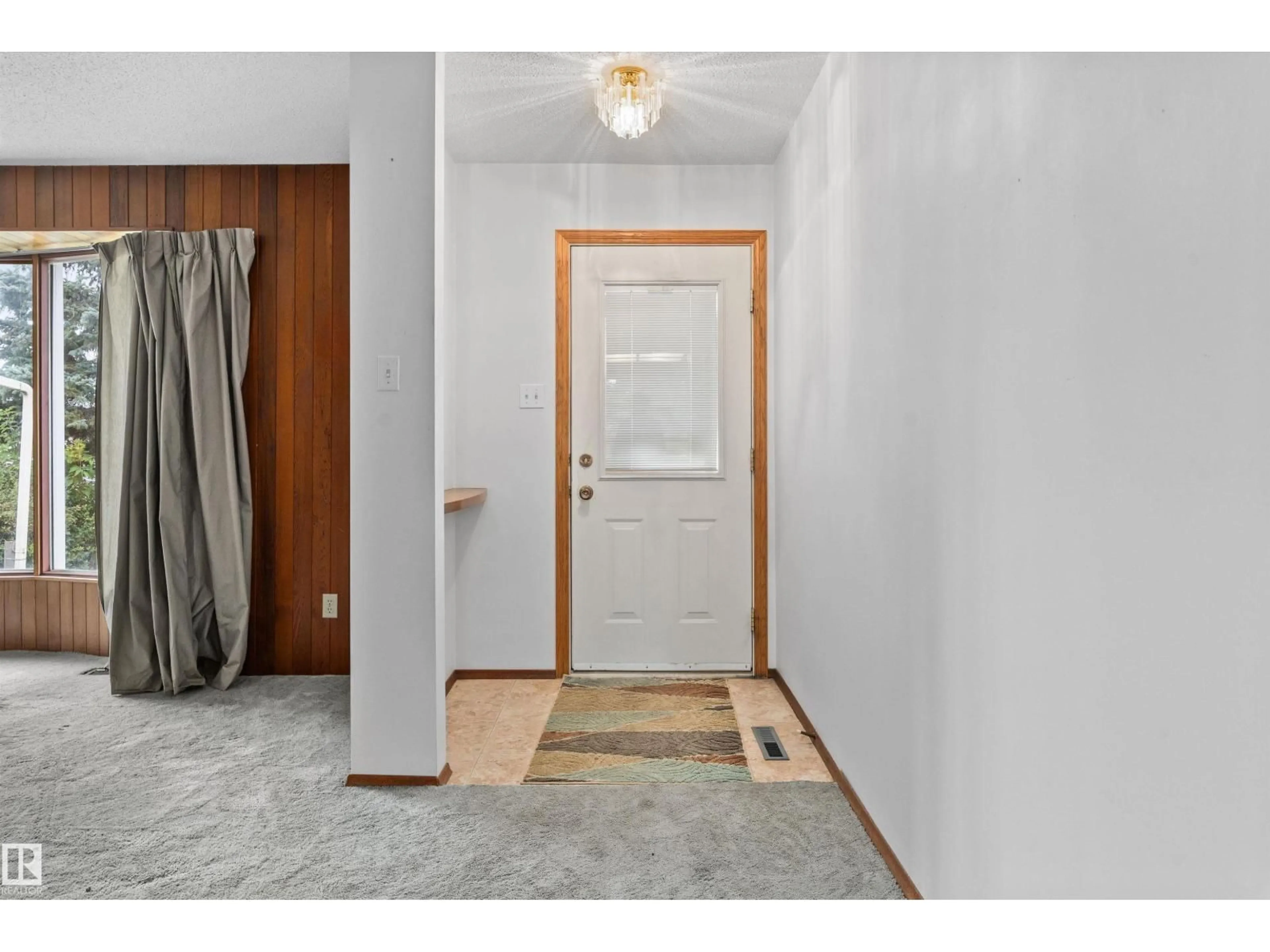 Indoor entryway for 8827 138 AV, Edmonton Alberta T5E2A7