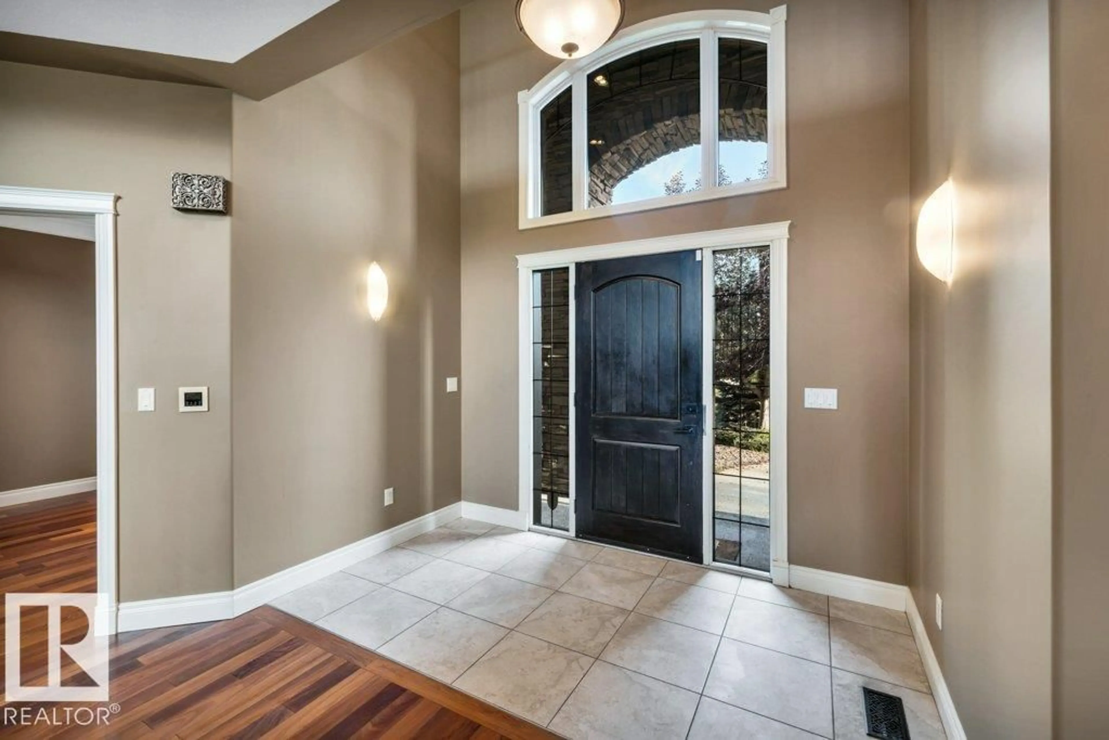 Indoor entryway for 13 RIVERRIDGE RD, Rural Sturgeon County Alberta T8T0B9