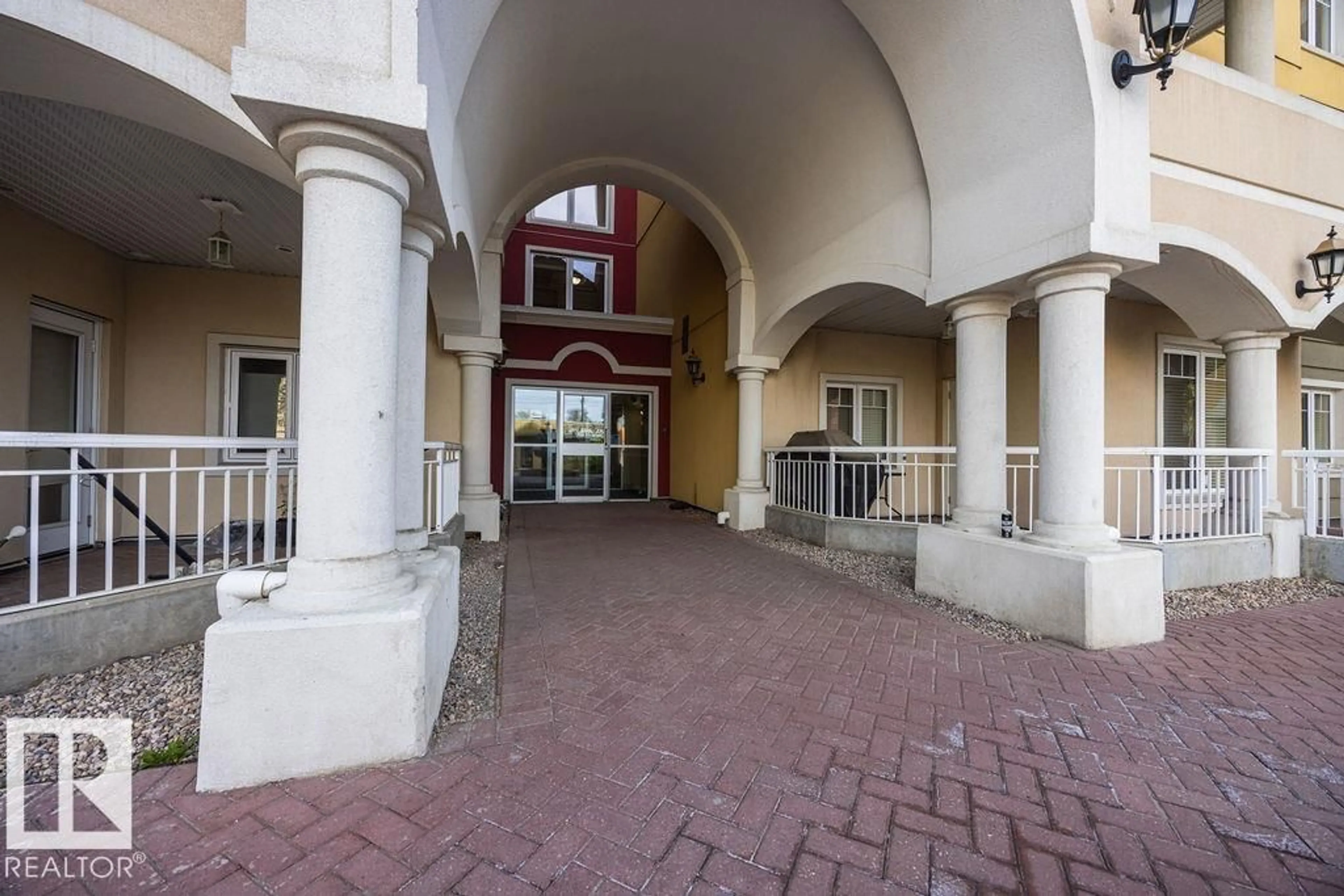 Indoor foyer for #214 - 10333 112 ST, Edmonton Alberta T5K0B4