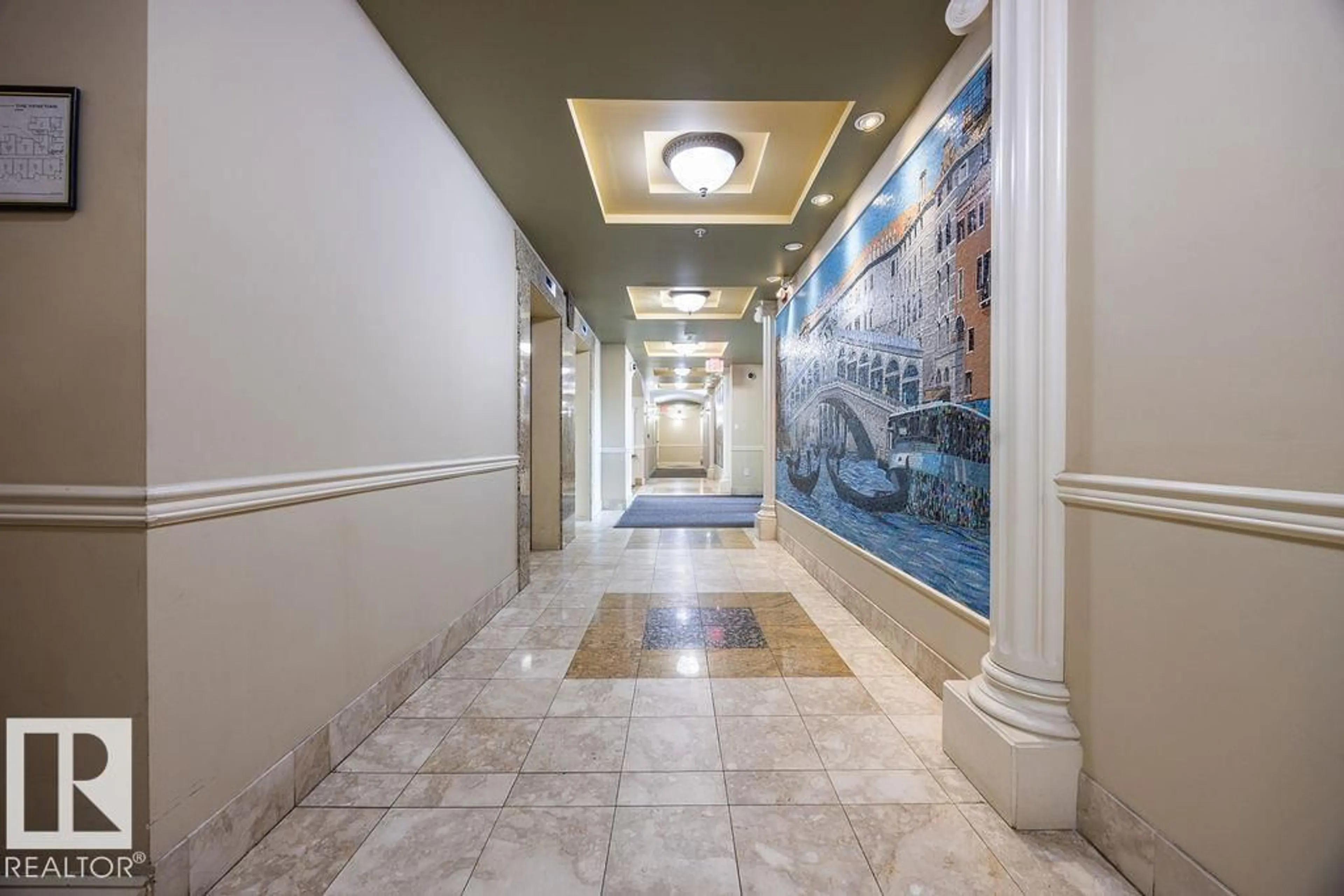 Indoor foyer for #214 - 10333 112 ST, Edmonton Alberta T5K0B4