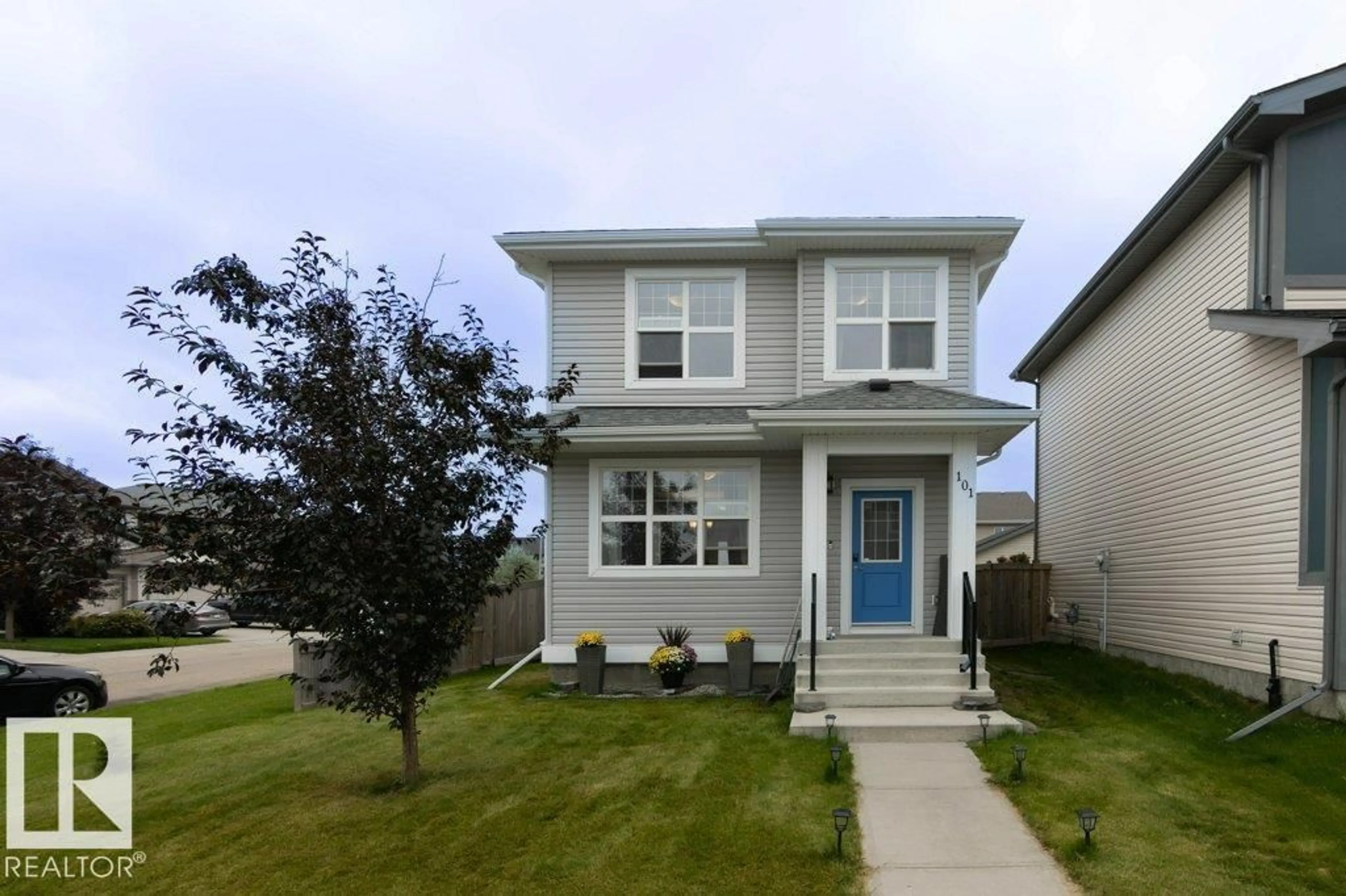 Home with vinyl exterior material, street for 101 HUDSON CV, Spruce Grove Alberta T7X0R8