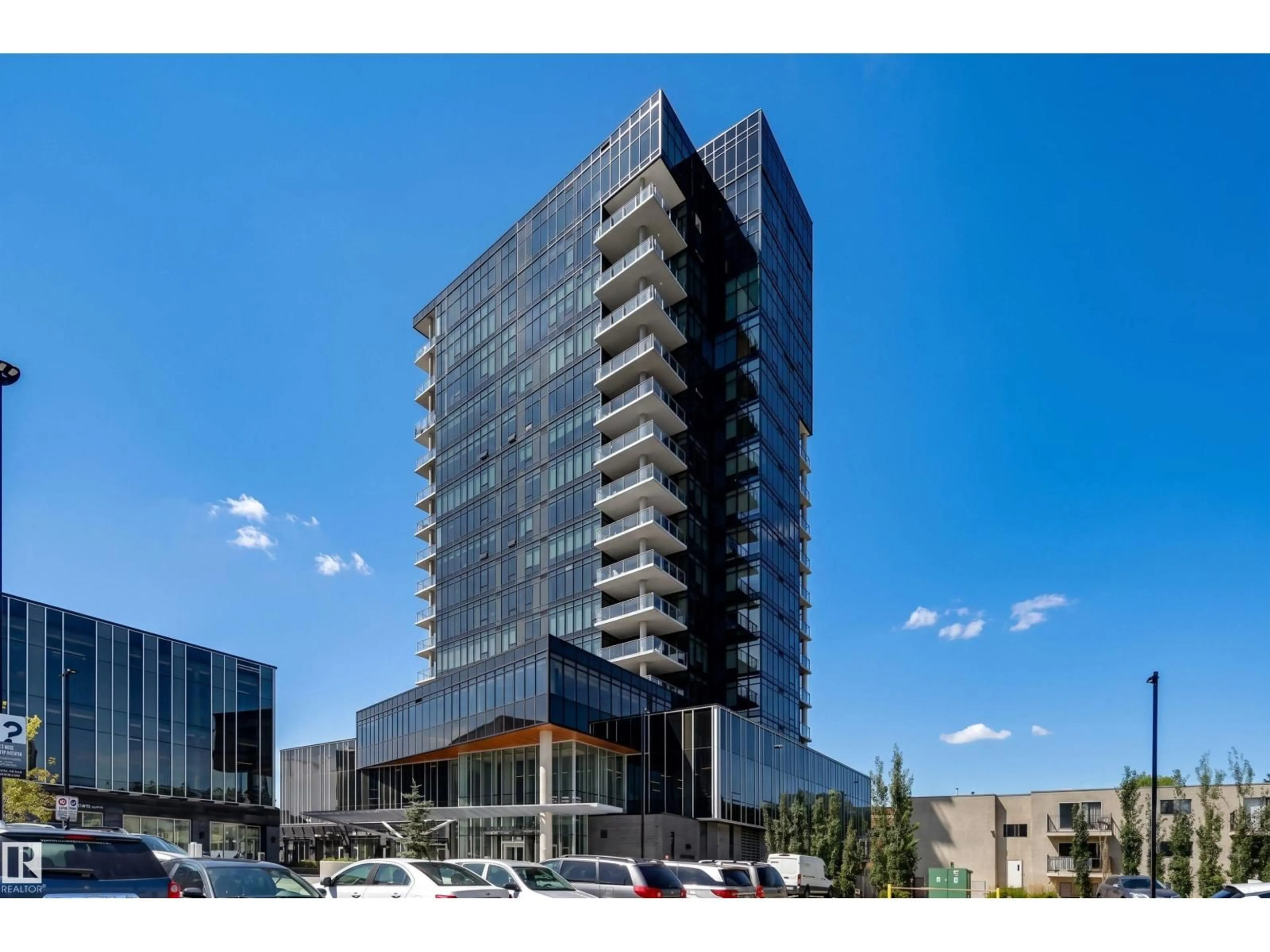 Indoor foyer for 14105 - 603 BLOCK DR NW, Edmonton Alberta T5N1L5