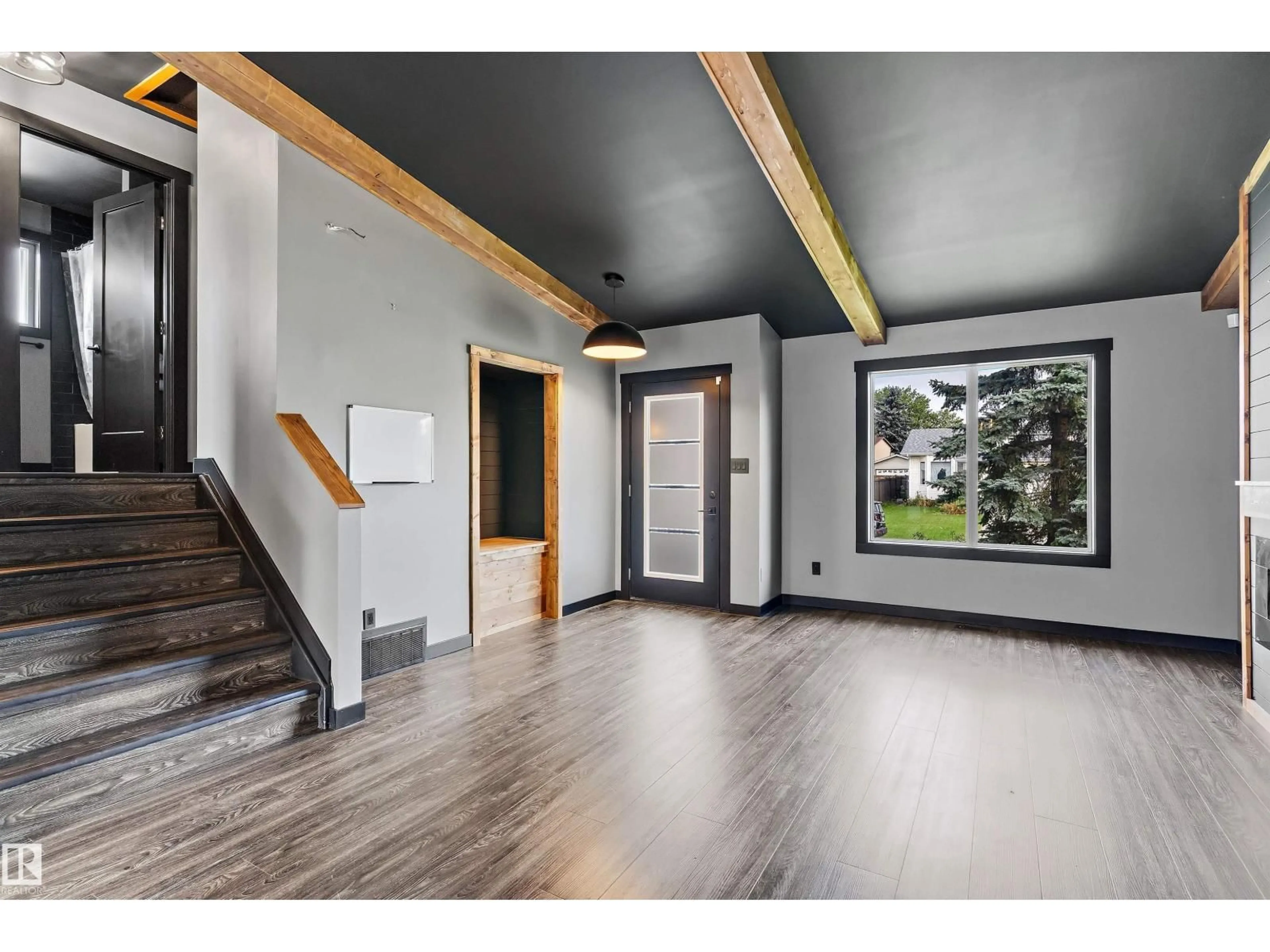 Indoor entryway for 9507 170 AV NW, Edmonton Alberta T5Z2Z9