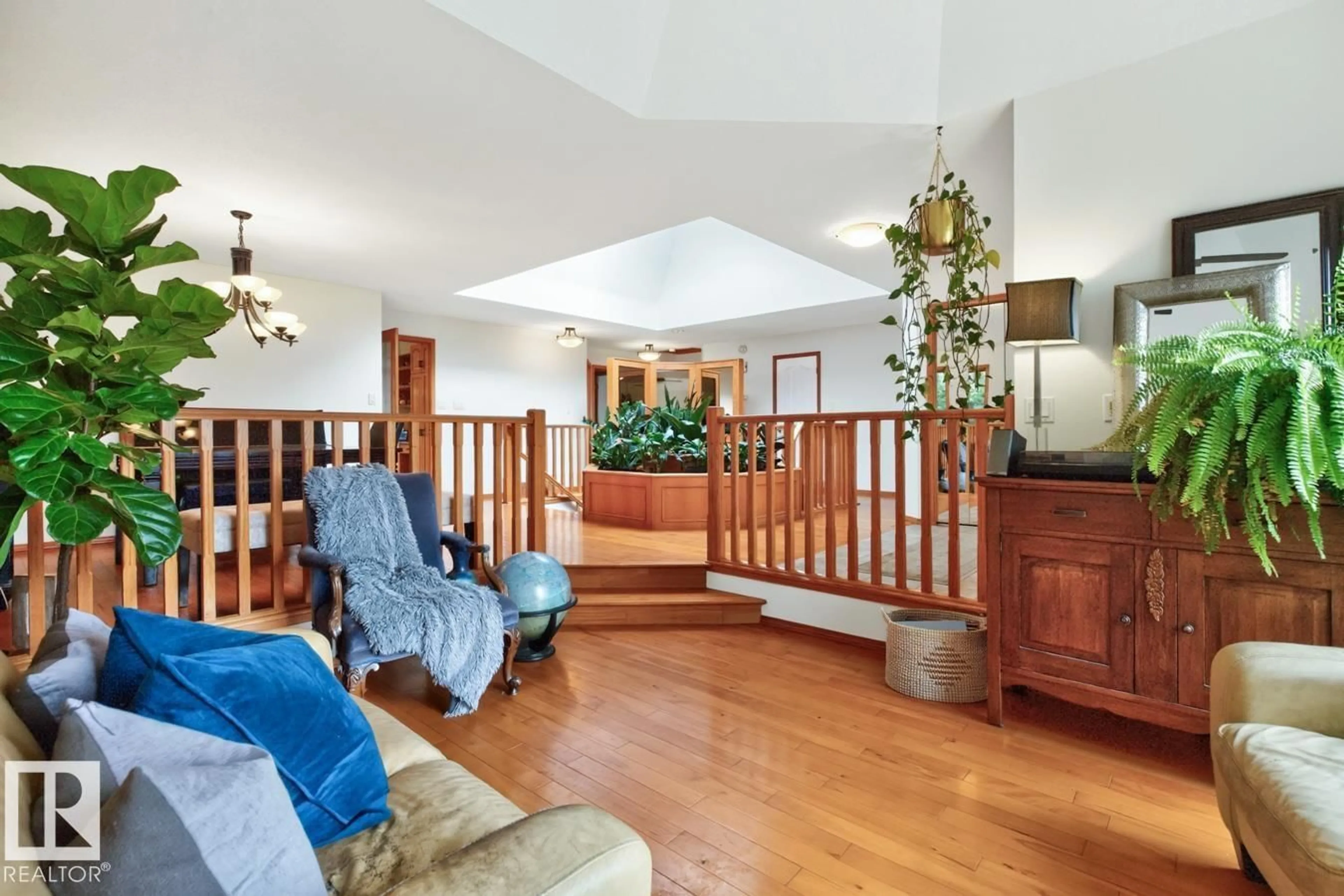 Indoor foyer for 14 NEWPORT DR, Sherwood Park Alberta T8A5L3