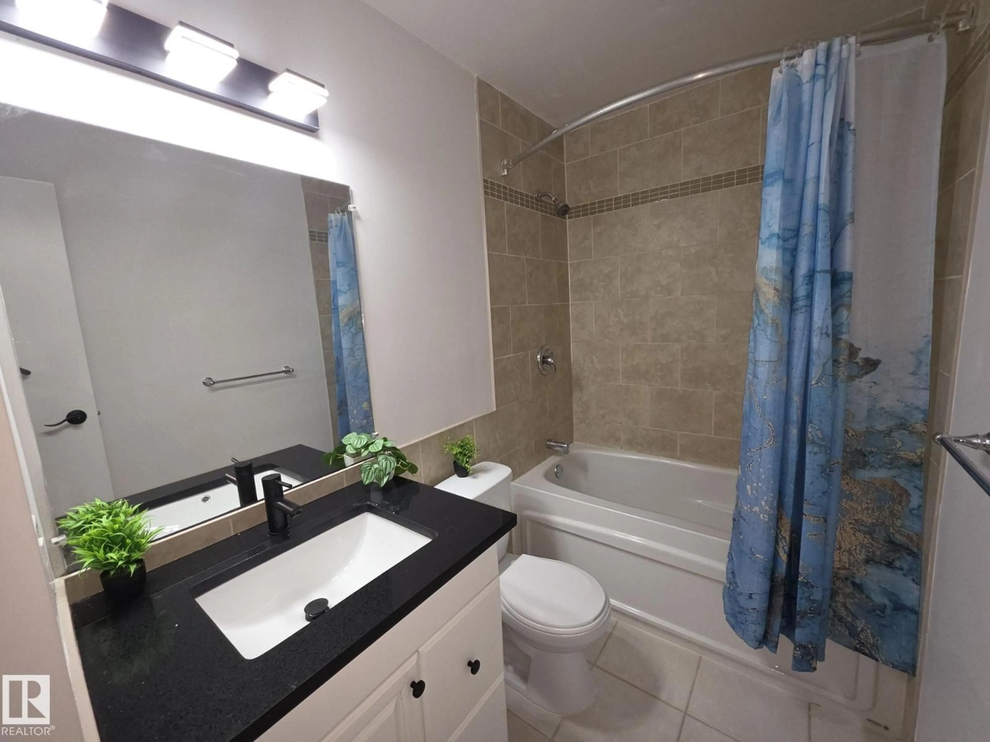 Standard bathroom, ceramic/tile floor for NW - 140 DICKINSFIELD CO, Edmonton Alberta T5E5V8