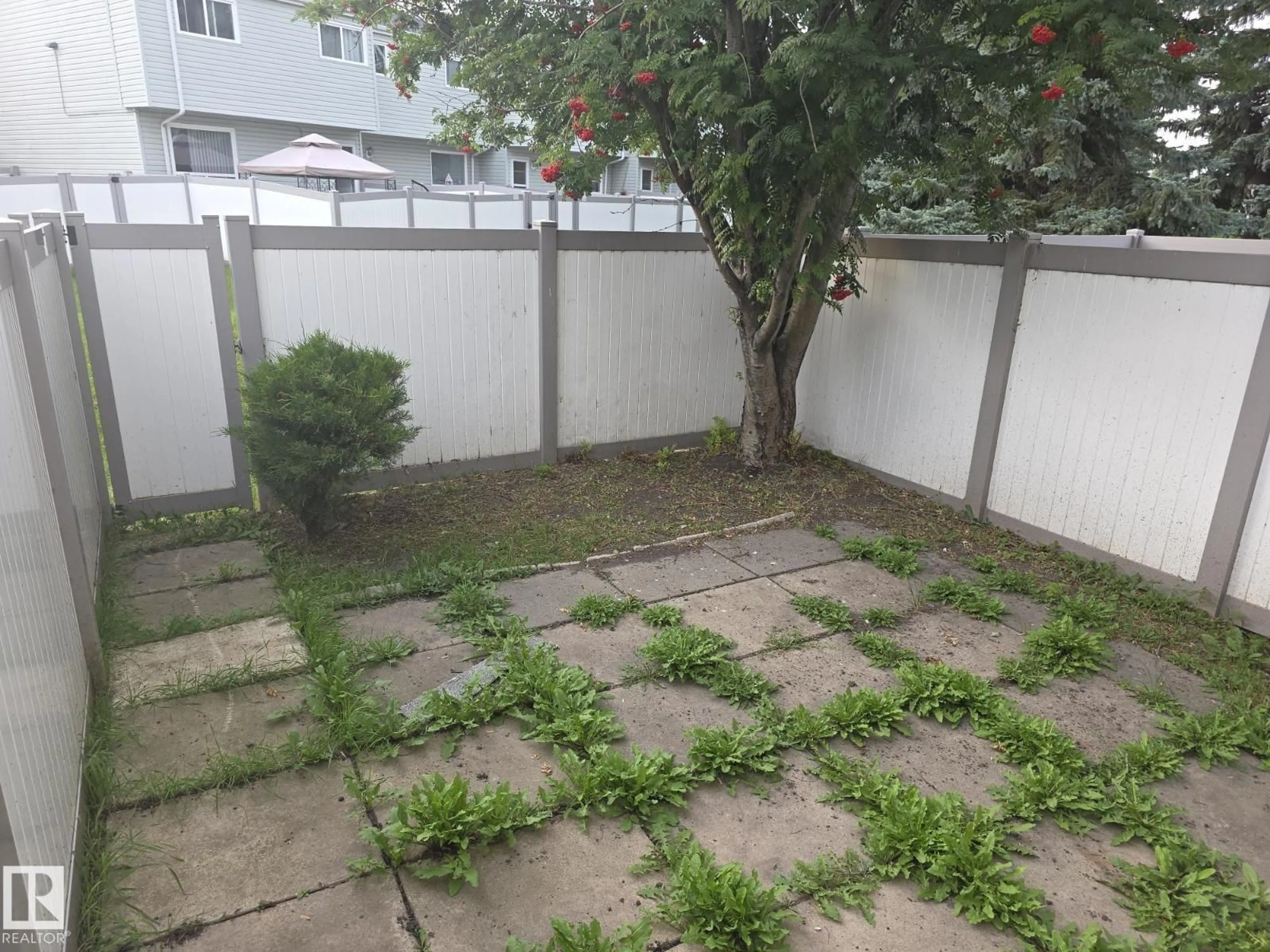 Patio, street for NW - 140 DICKINSFIELD CO, Edmonton Alberta T5E5V8