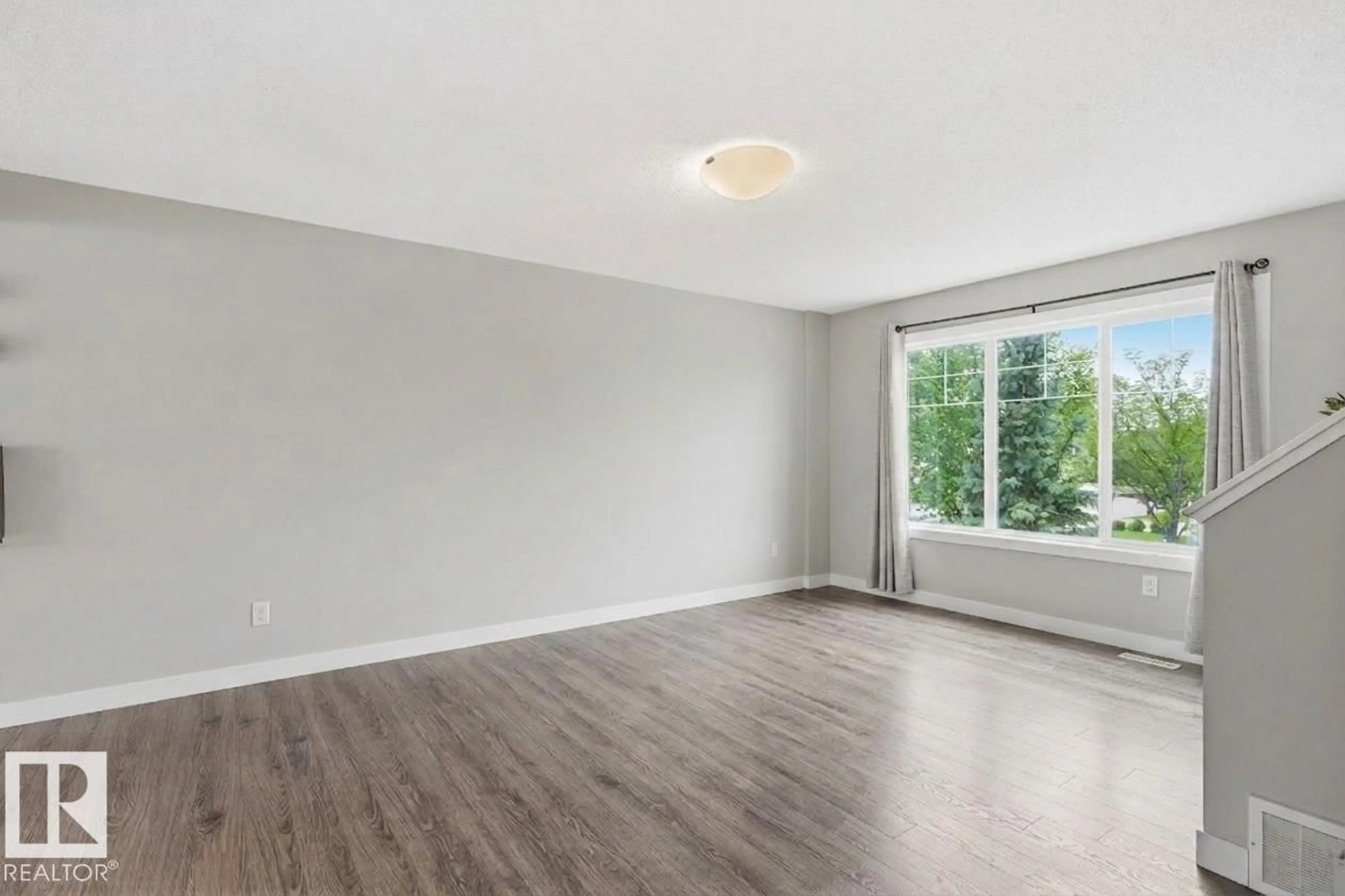 A pic of a room for #12 - 1391 STARLING DR, Edmonton Alberta T5V1T7