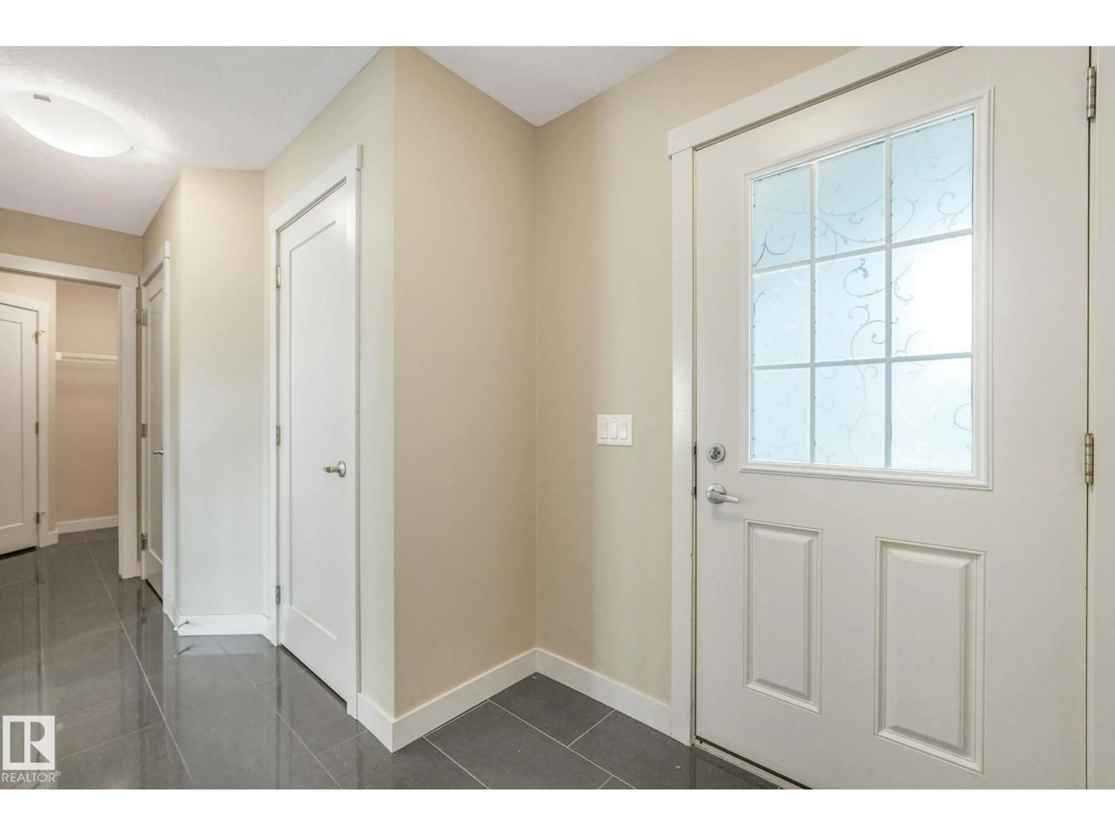 Indoor entryway for SW - 16619 14 AV, Edmonton Alberta T6W3C3