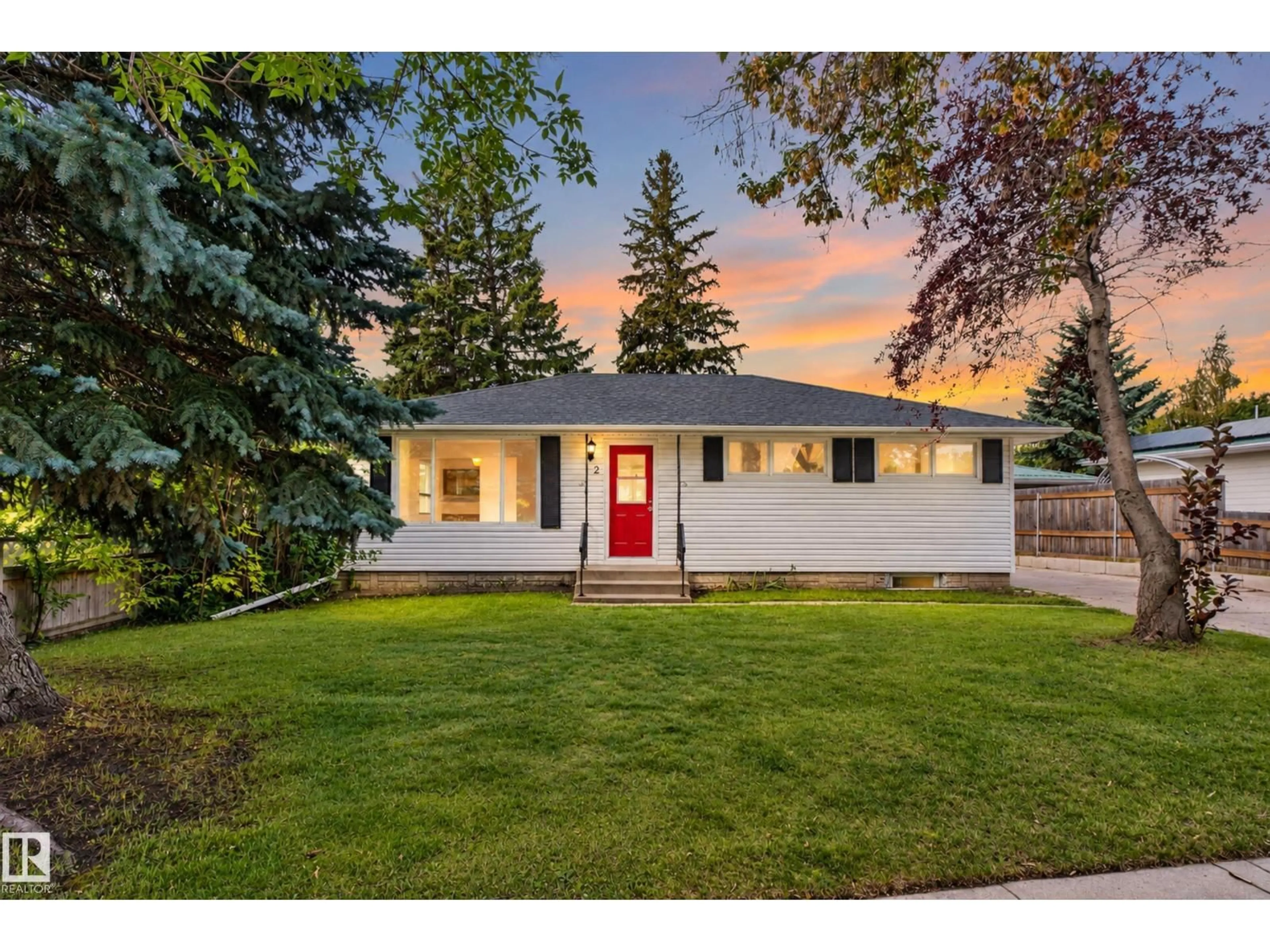 Home with vinyl exterior material, street for 2 GRANDORA CR, St. Albert Alberta T8N0T9