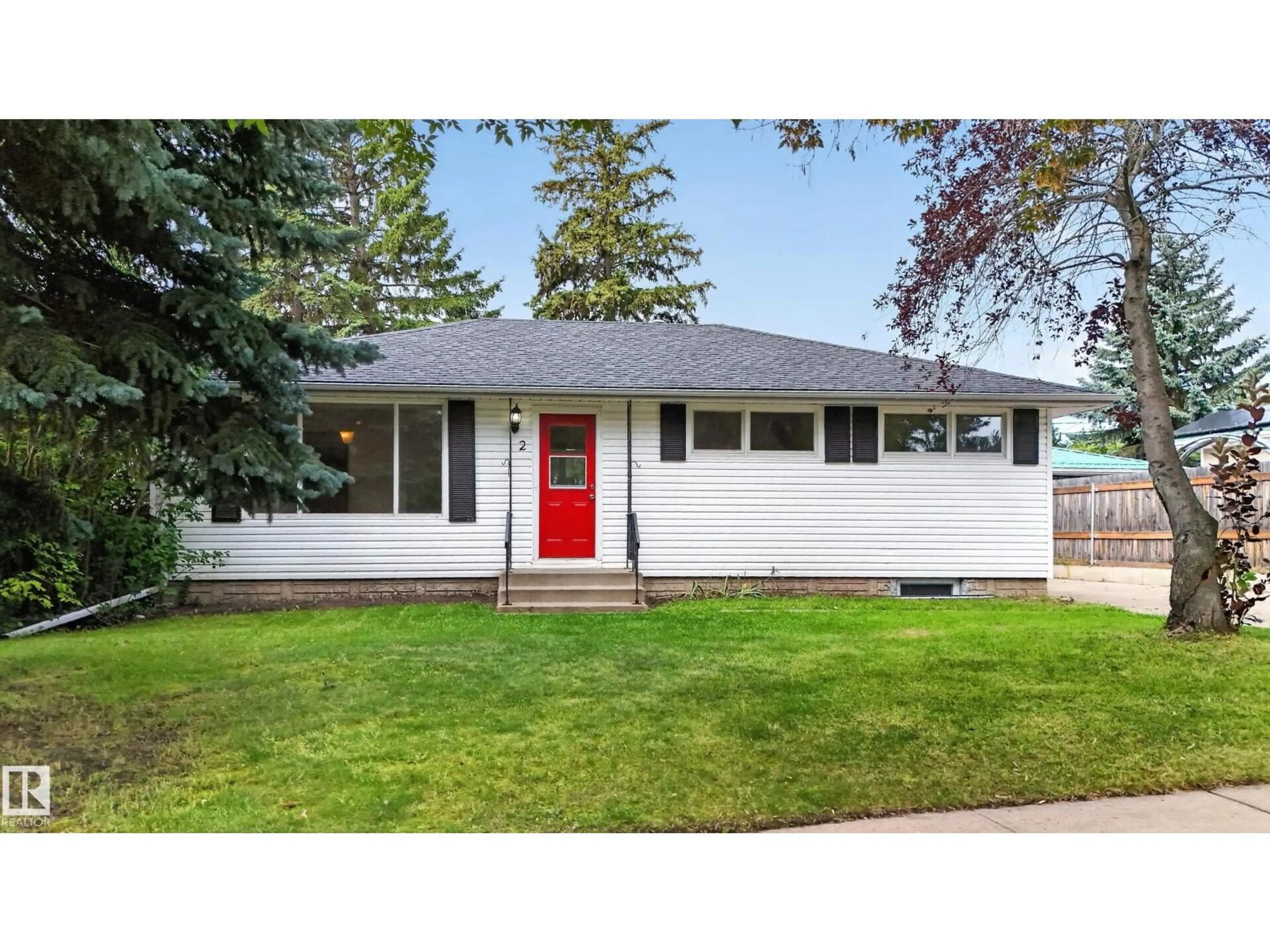Home with vinyl exterior material, street for 2 GRANDORA CR, St. Albert Alberta T8N0T9