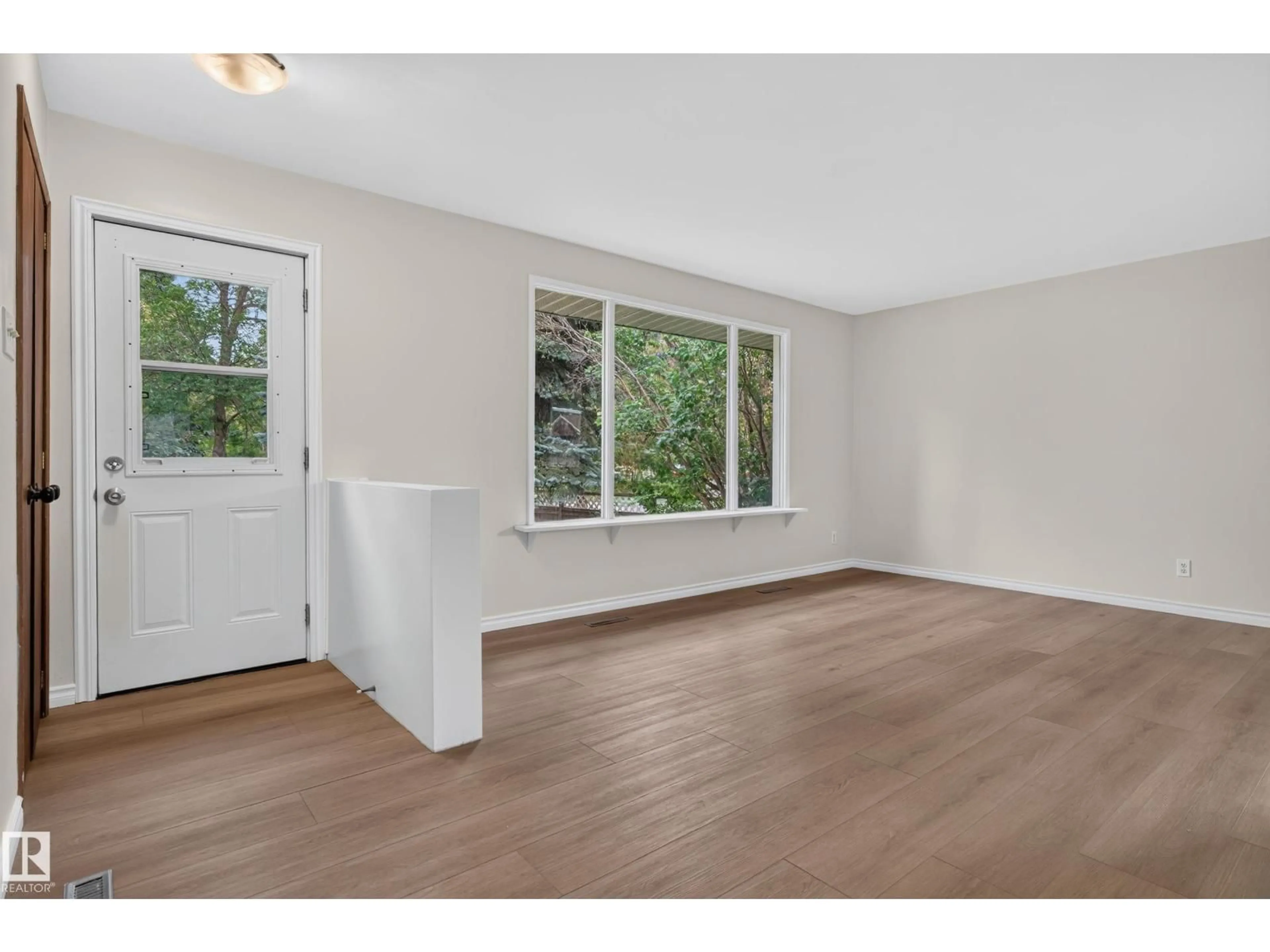 A pic of a room for 2 GRANDORA CR, St. Albert Alberta T8N0T9
