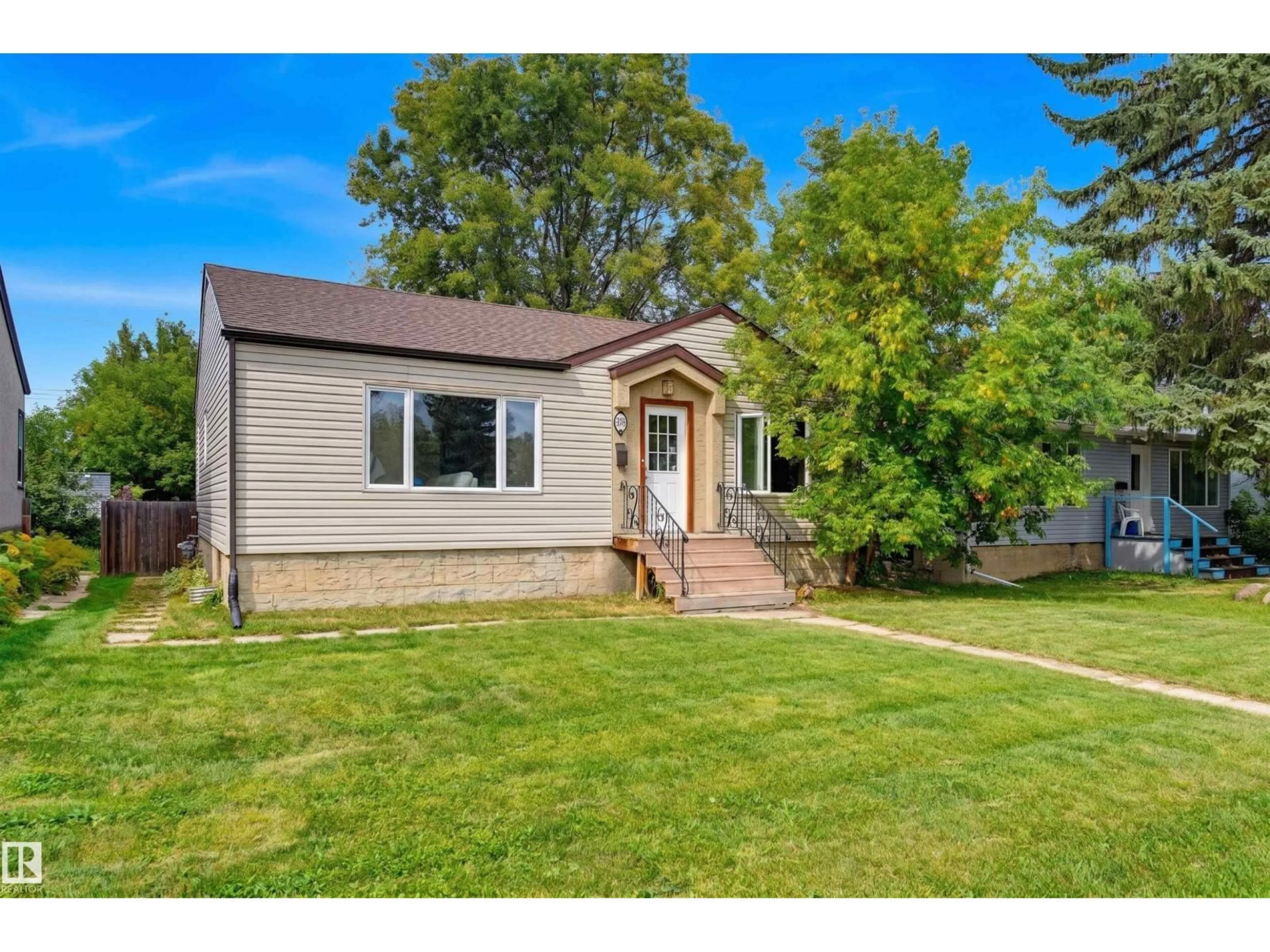 Home with vinyl exterior material, street for 10670 61 AV, Edmonton Alberta T6H1L7