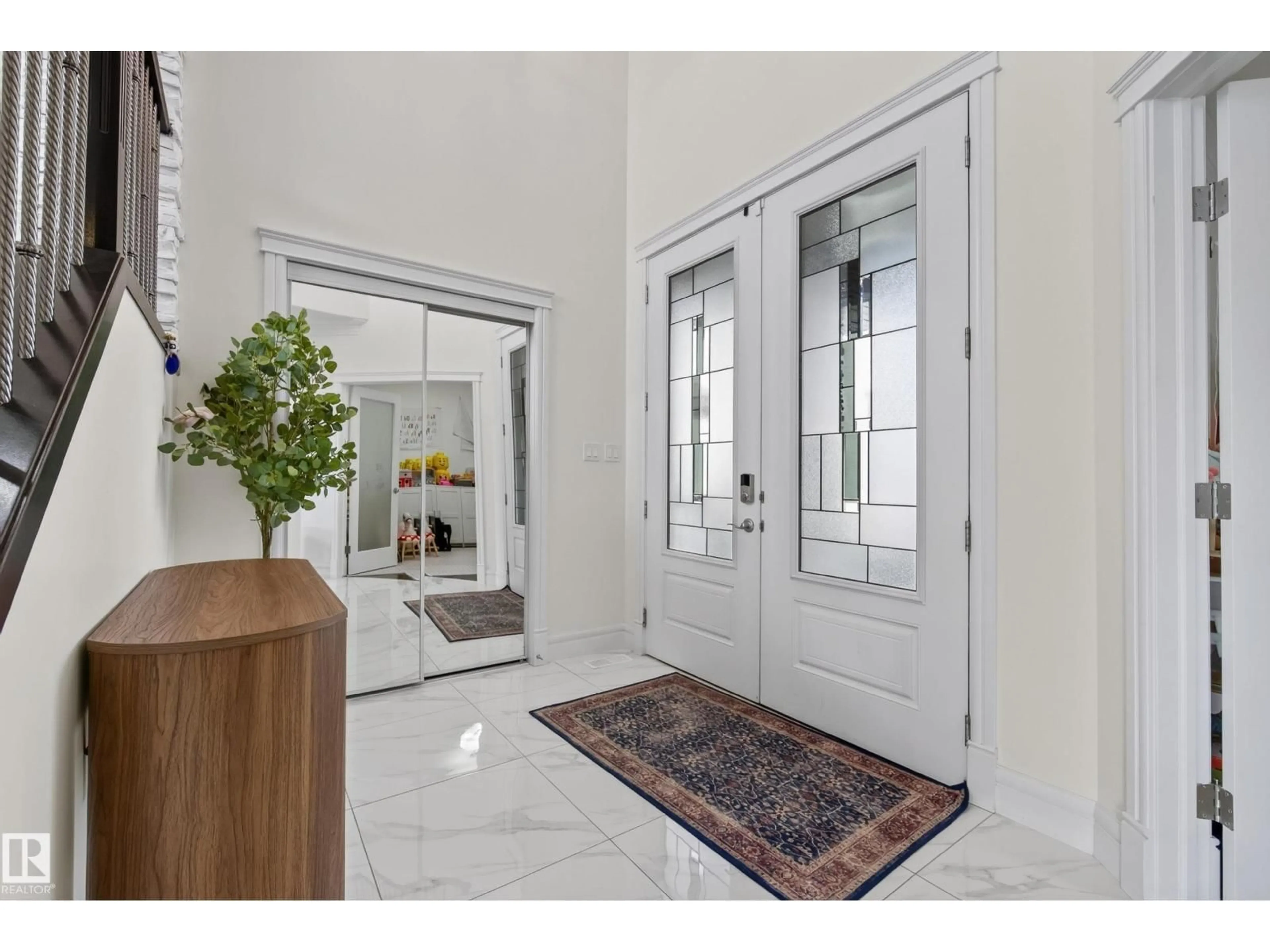 Indoor entryway for 2530 AMERONGEN CR, Edmonton Alberta T6W3C2