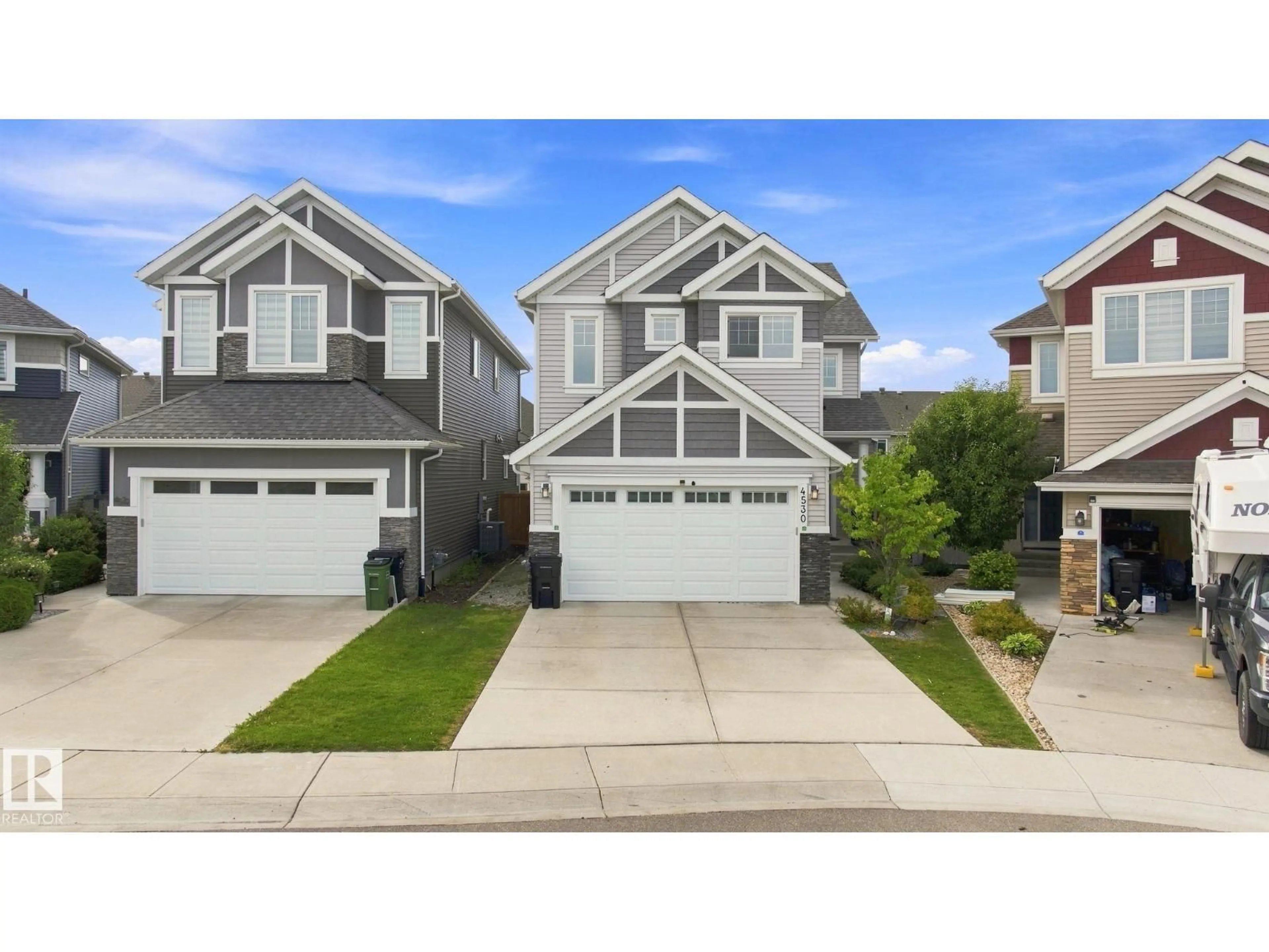A pic from outside/outdoor area/front of a property/back of a property/a pic from drone, street for 4530 SALY PL, Edmonton Alberta T6X2C7