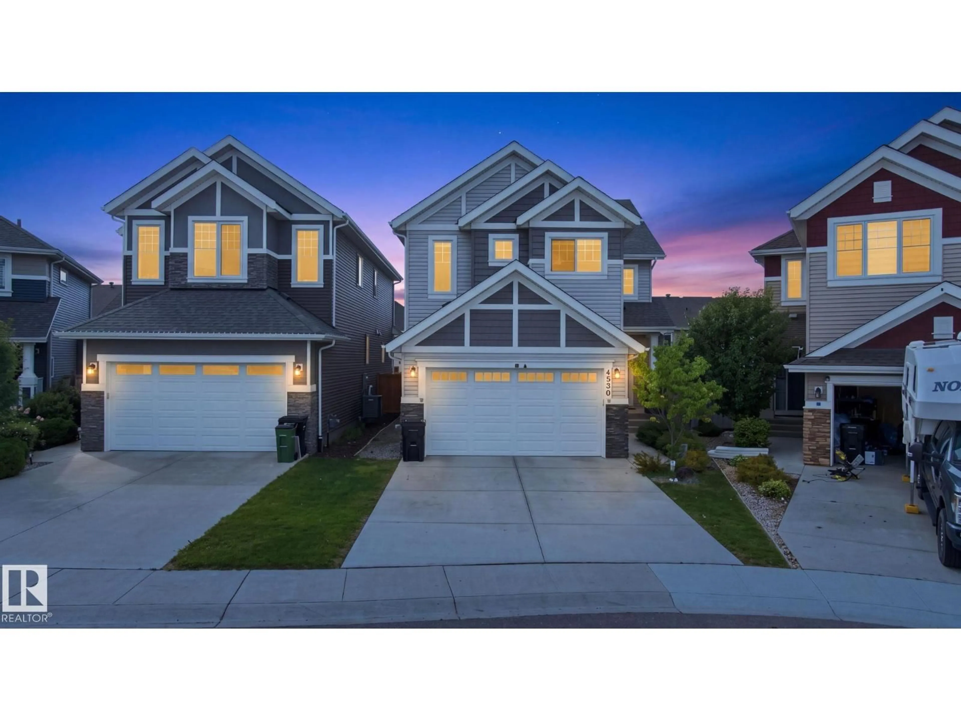 A pic from outside/outdoor area/front of a property/back of a property/a pic from drone, street for 4530 SALY PL, Edmonton Alberta T6X2C7