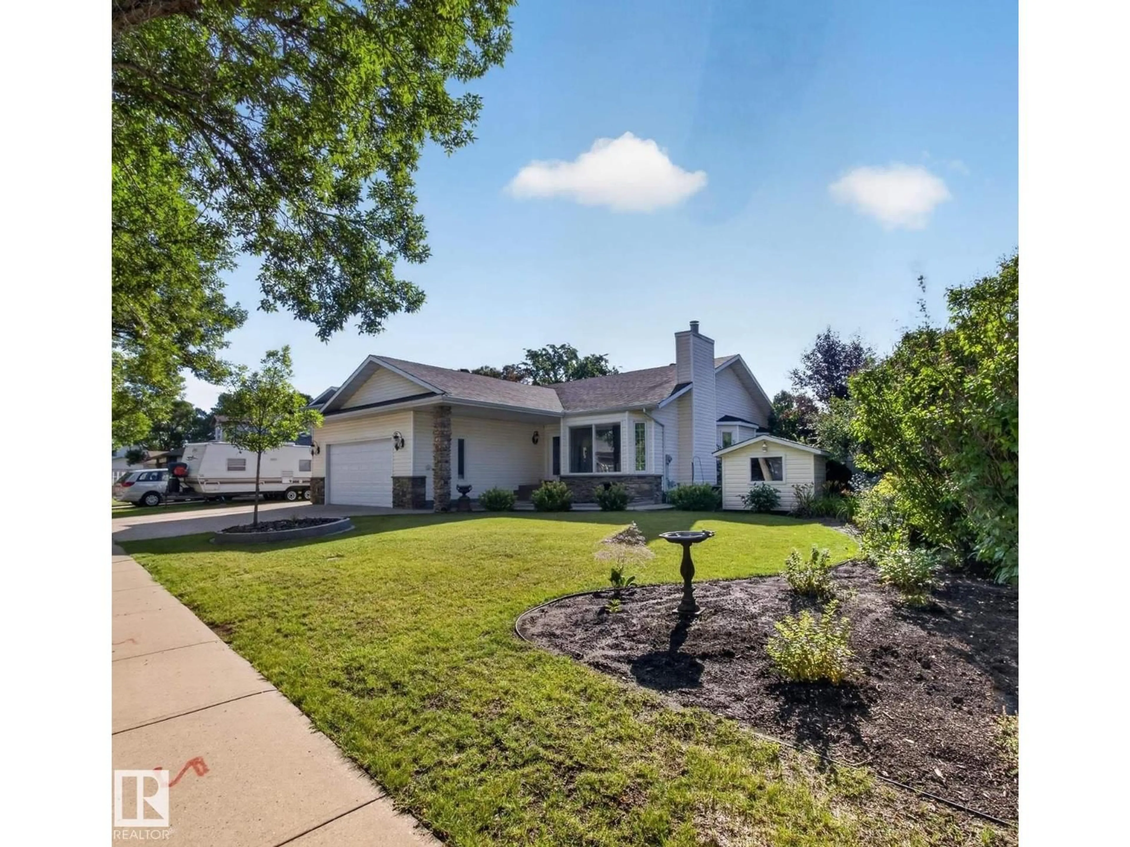Home with vinyl exterior material, street for 15 WESTPARK, Fort Saskatchewan Alberta T8L2P1
