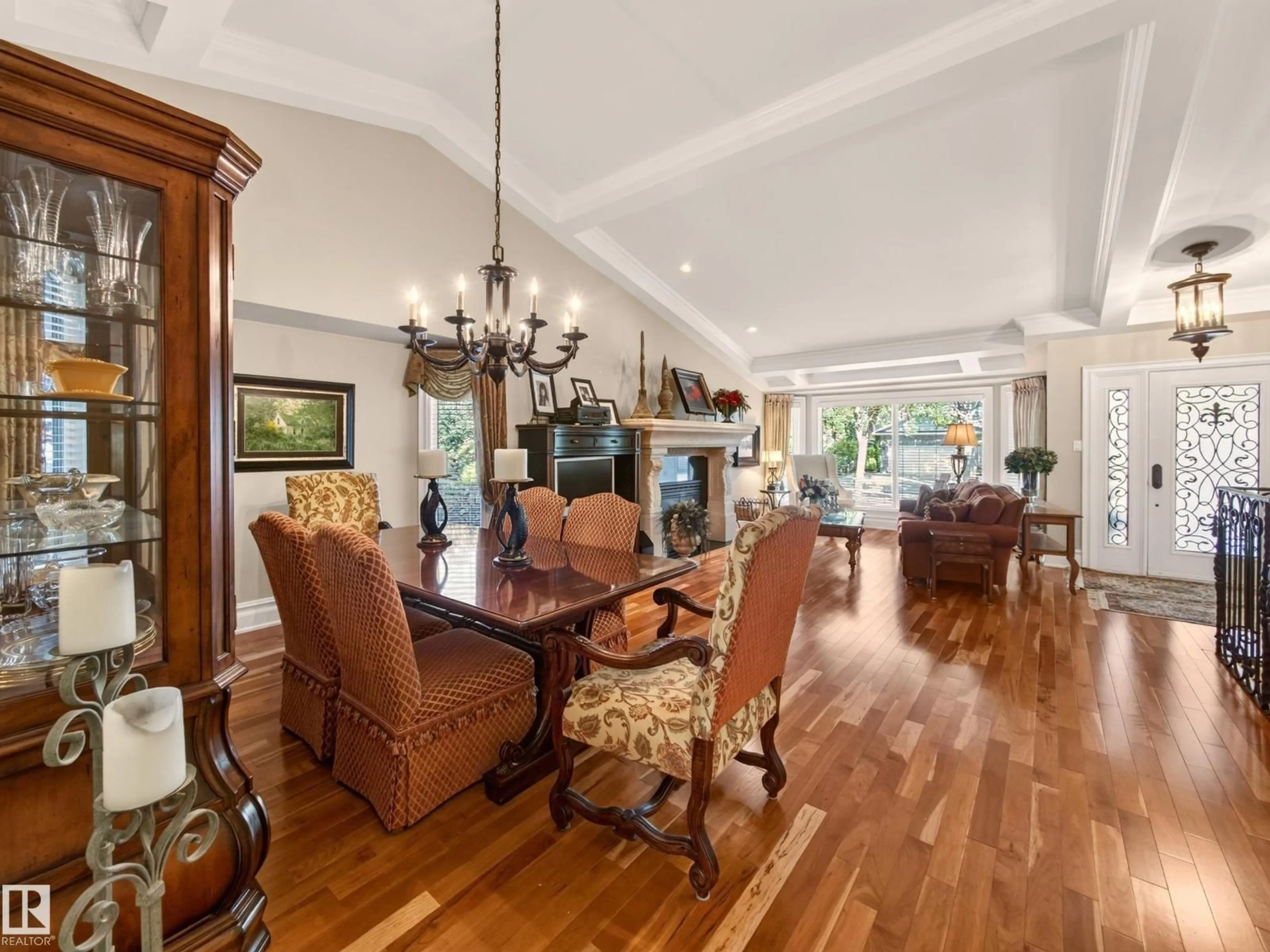 Dining room, wood/laminate floor for 15 WESTPARK, Fort Saskatchewan Alberta T8L2P1