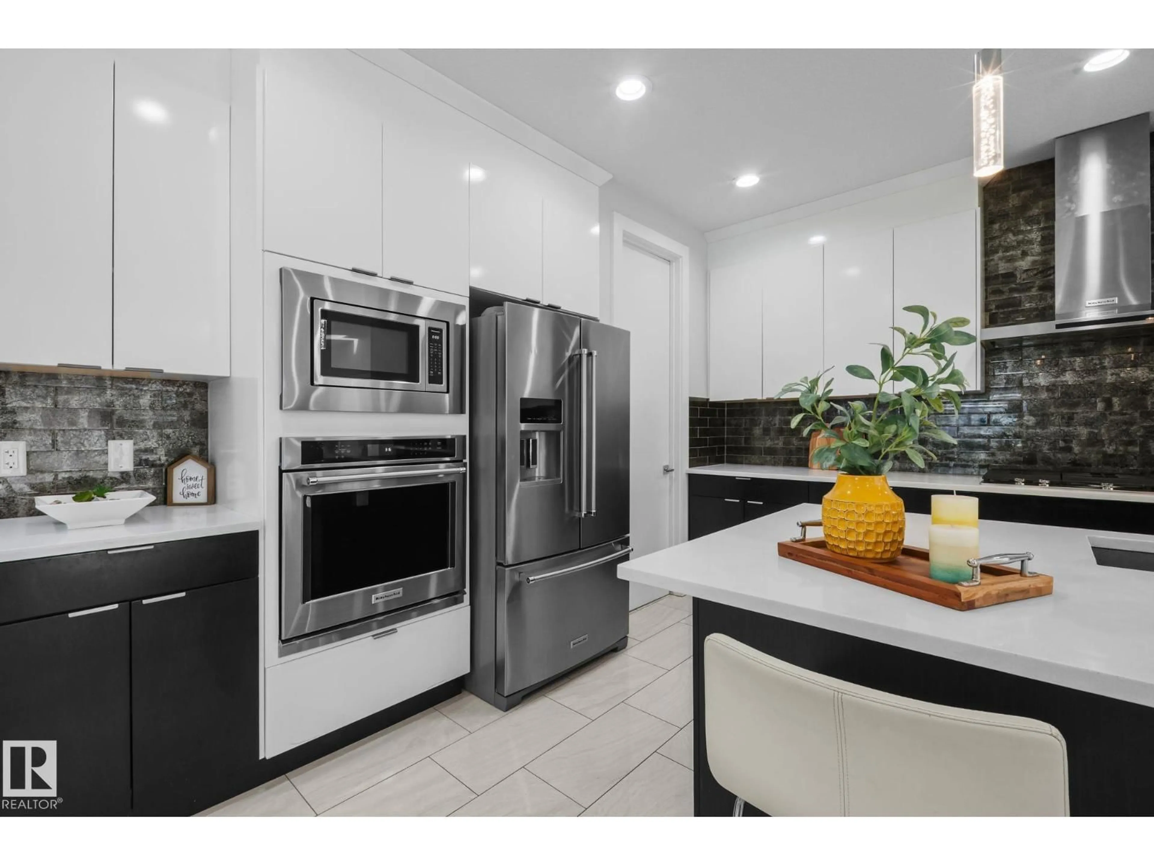 Contemporary kitchen, ceramic/tile floor for 2019 WARE RD, Edmonton Alberta T6W3G5