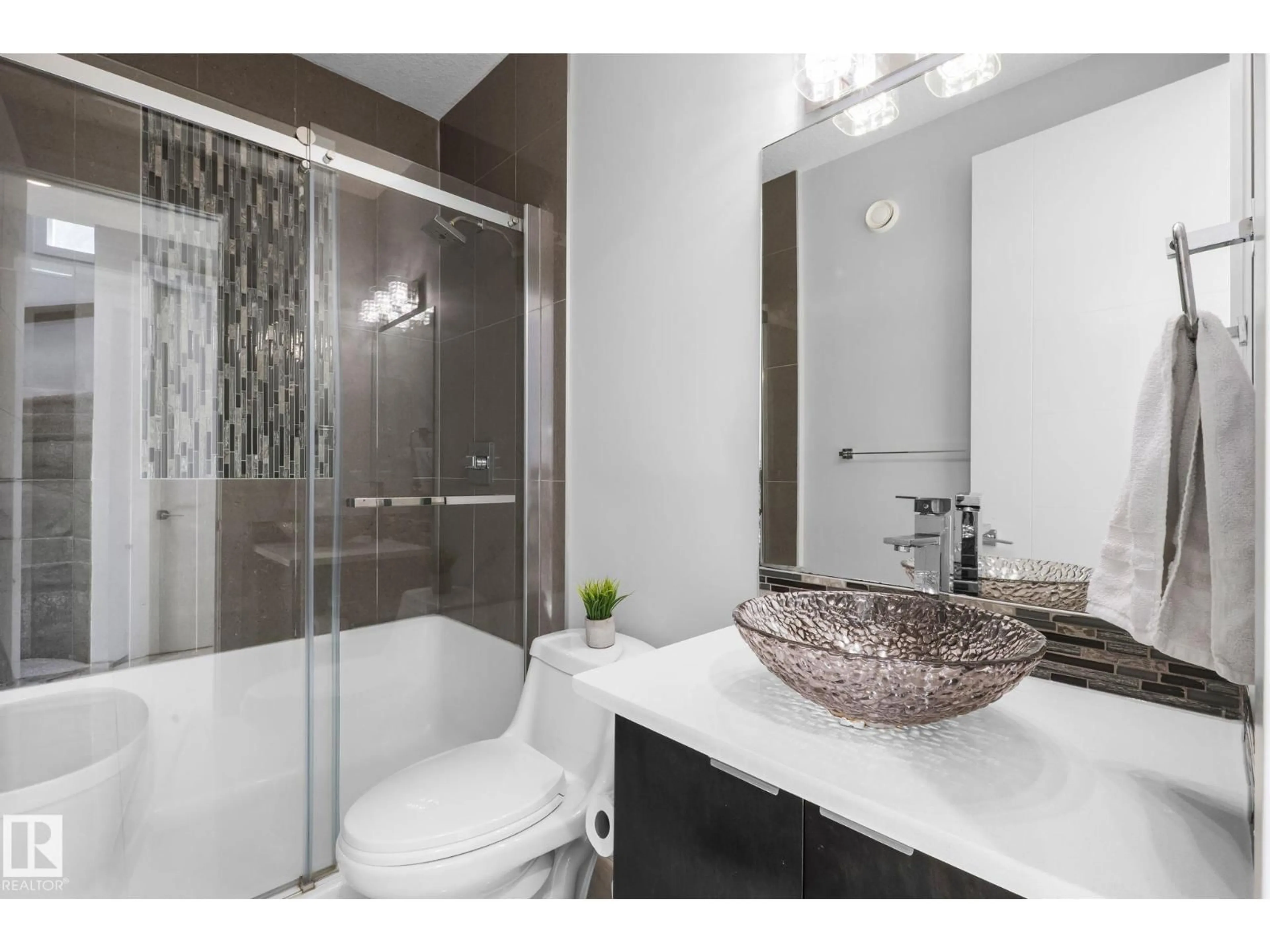 Standard bathroom, ceramic/tile floor for 2019 WARE RD, Edmonton Alberta T6W3G5