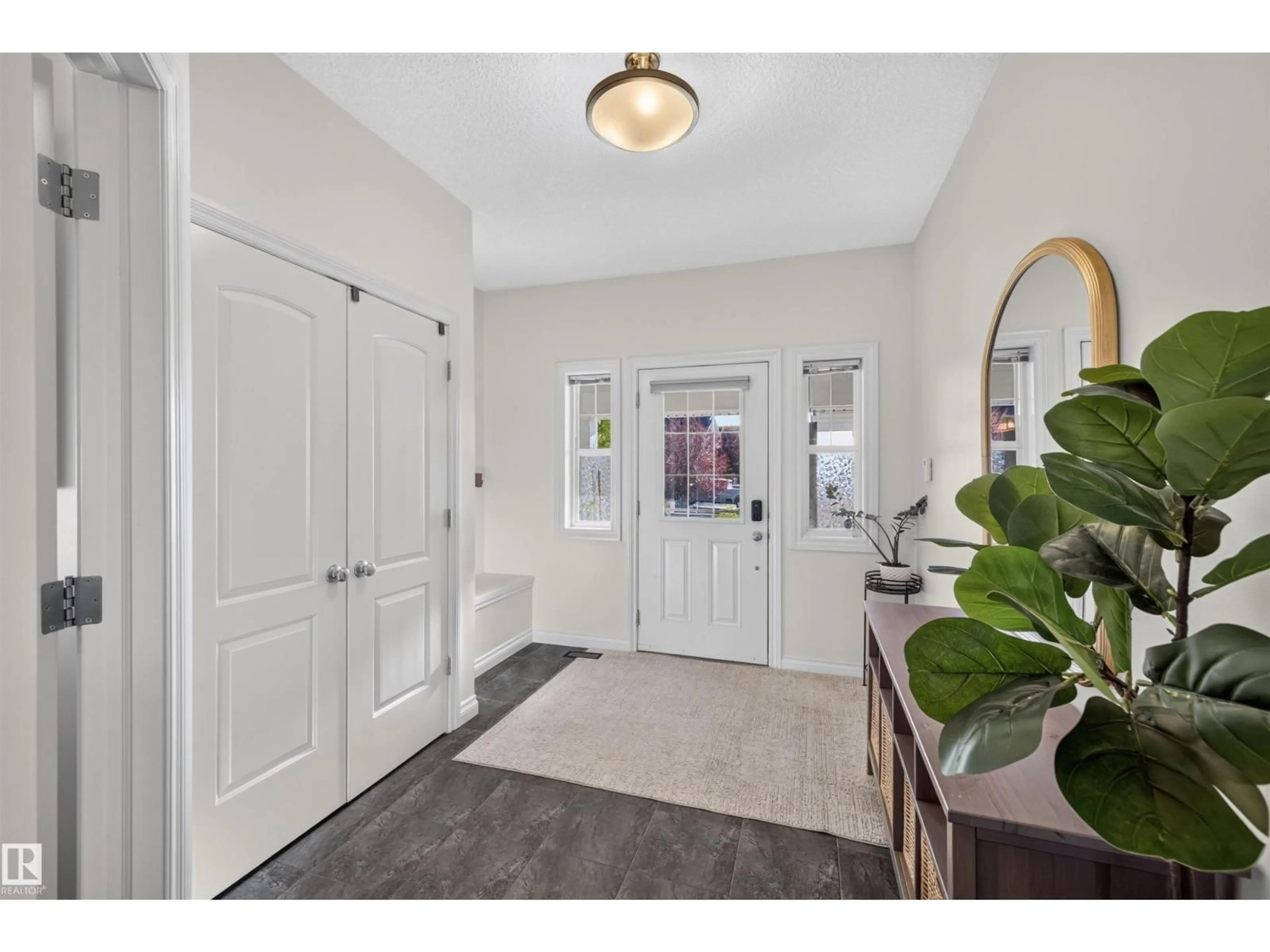 Indoor entryway for 7716 ELLESMERE LN, Sherwood Park Alberta T8H0P7