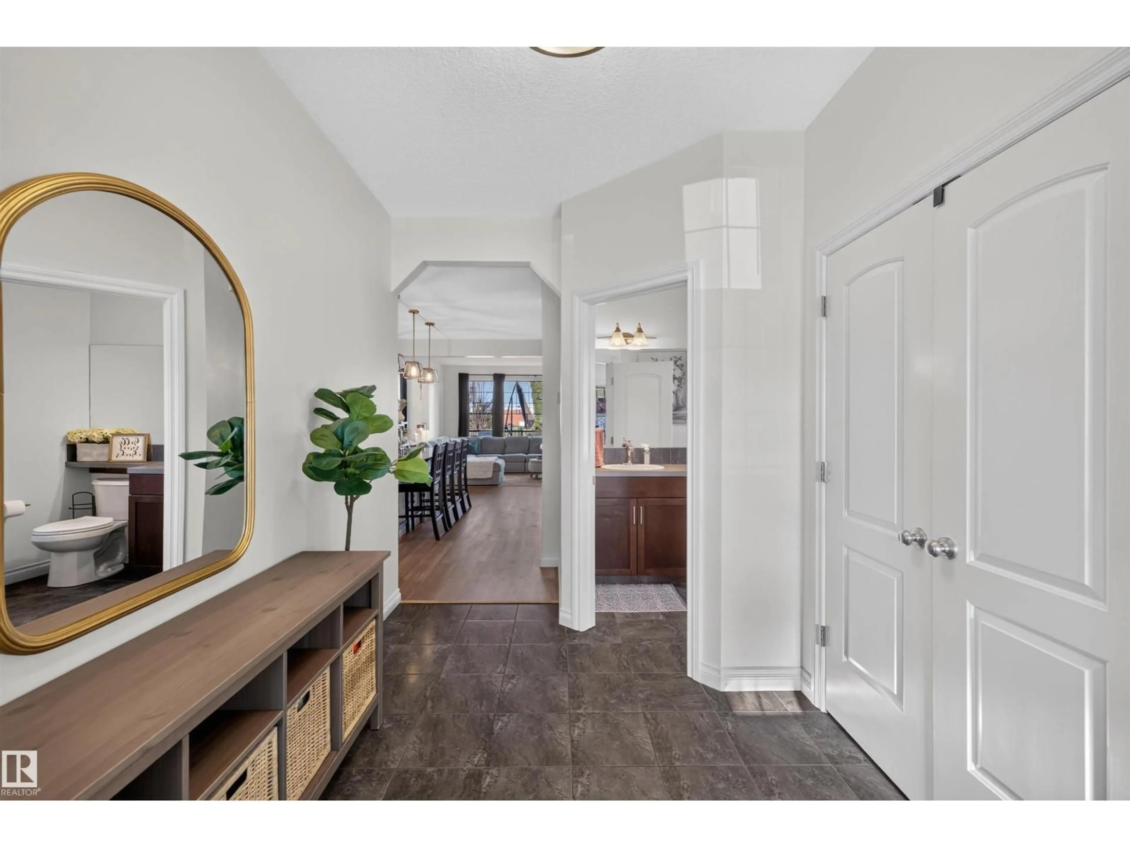 Indoor entryway for 7716 ELLESMERE LN, Sherwood Park Alberta T8H0P7