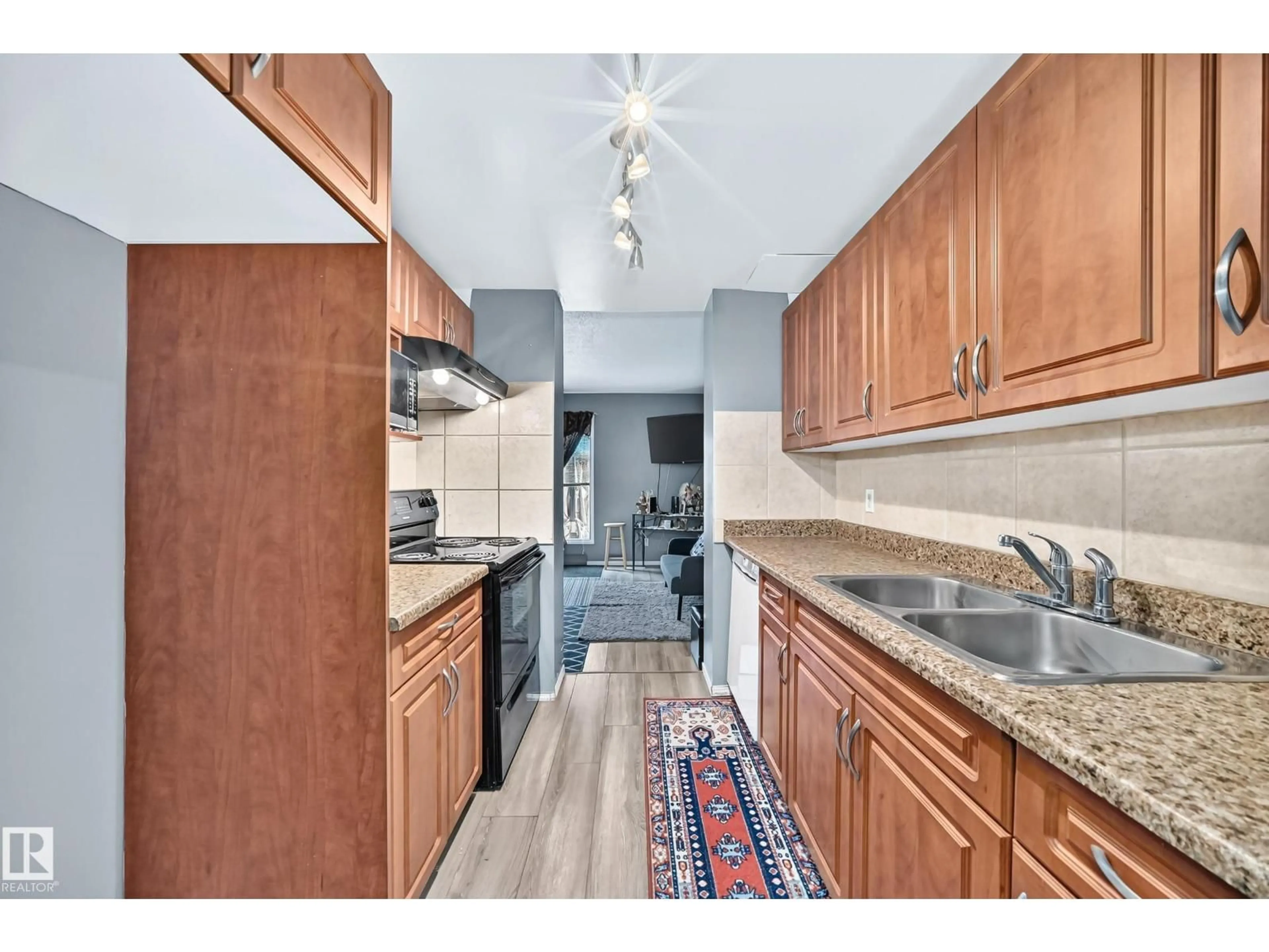 Standard kitchen, ceramic/tile floor for 243 ABBOTSFIELD RD, Edmonton Alberta T5W4S9
