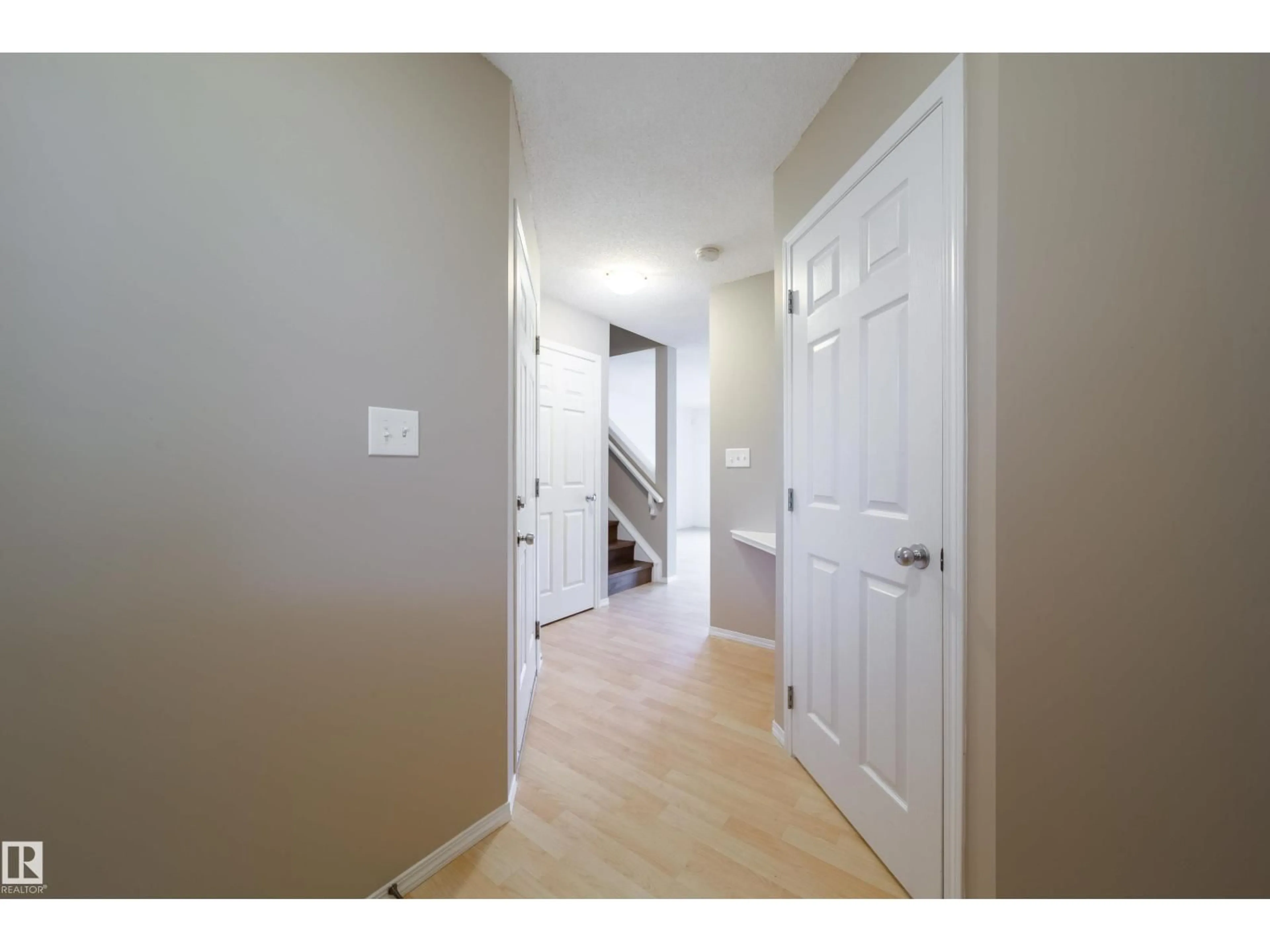 Indoor entryway for 1679 MELROSE PL, Edmonton Alberta T6W1X6