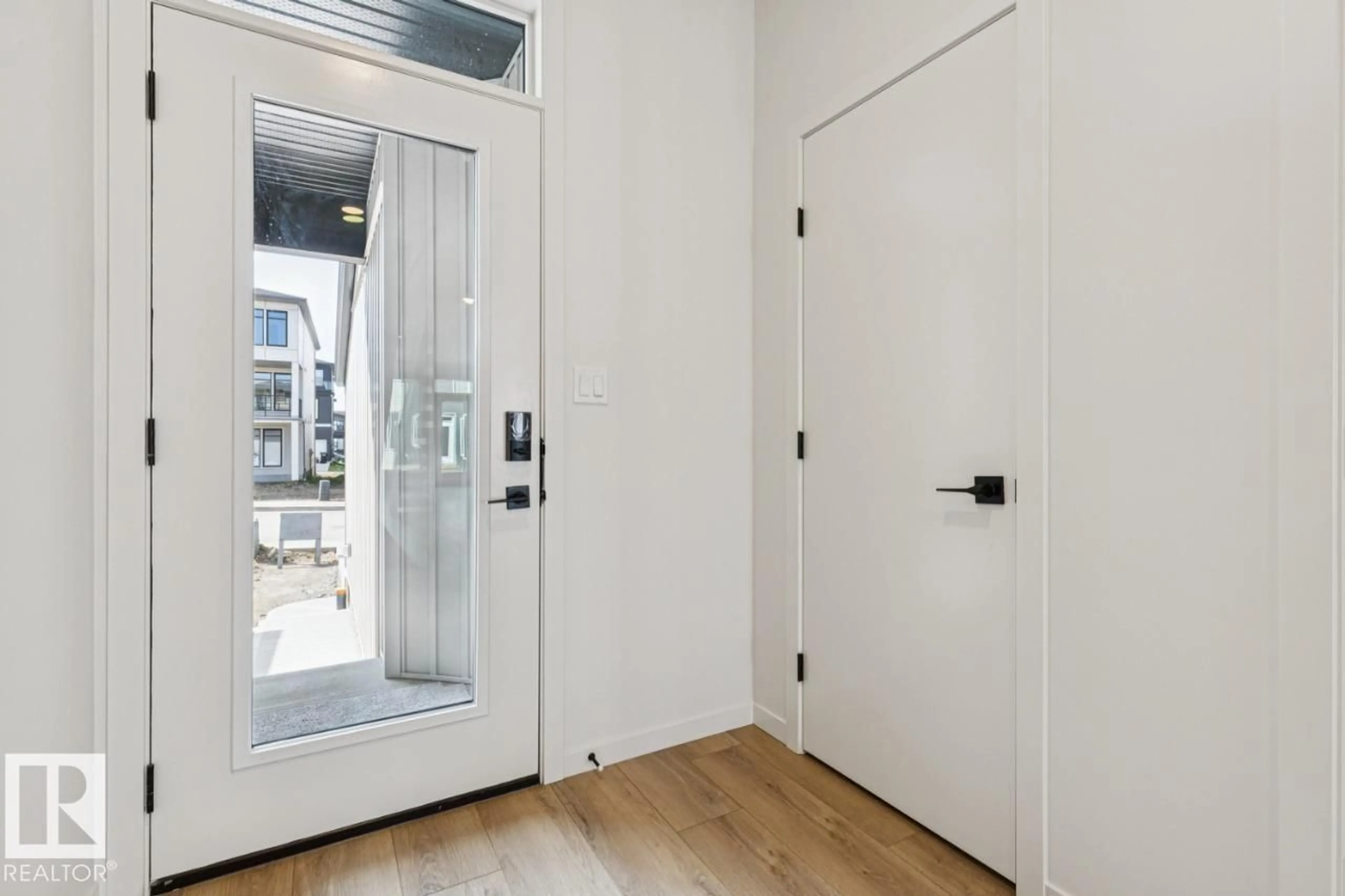 Indoor entryway for 431 31 ST, Edmonton Alberta T6X3C7