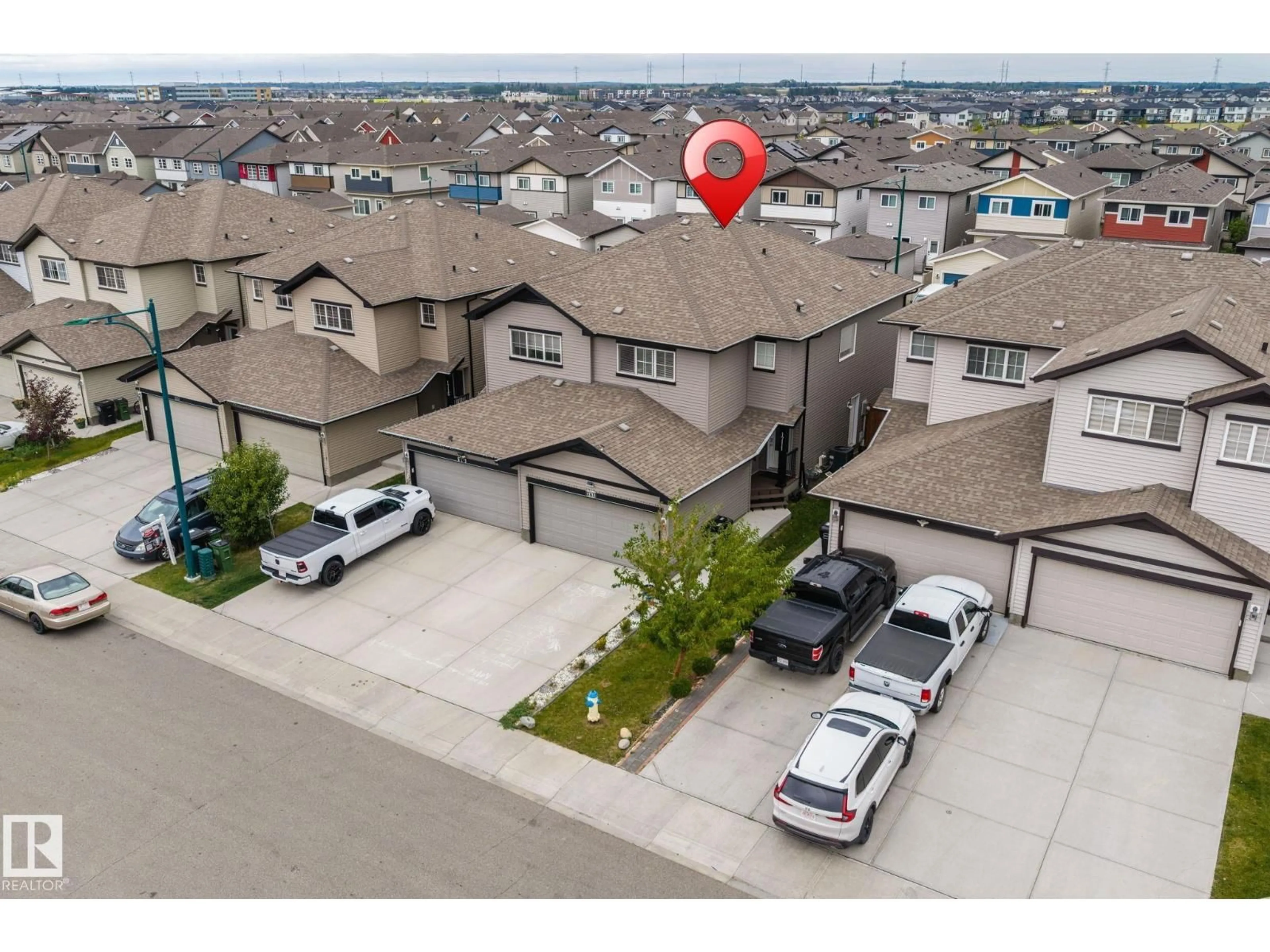 A pic from outside/outdoor area/front of a property/back of a property/a pic from drone, street for NW - 1711 27 ST, Edmonton Alberta T6T2G6